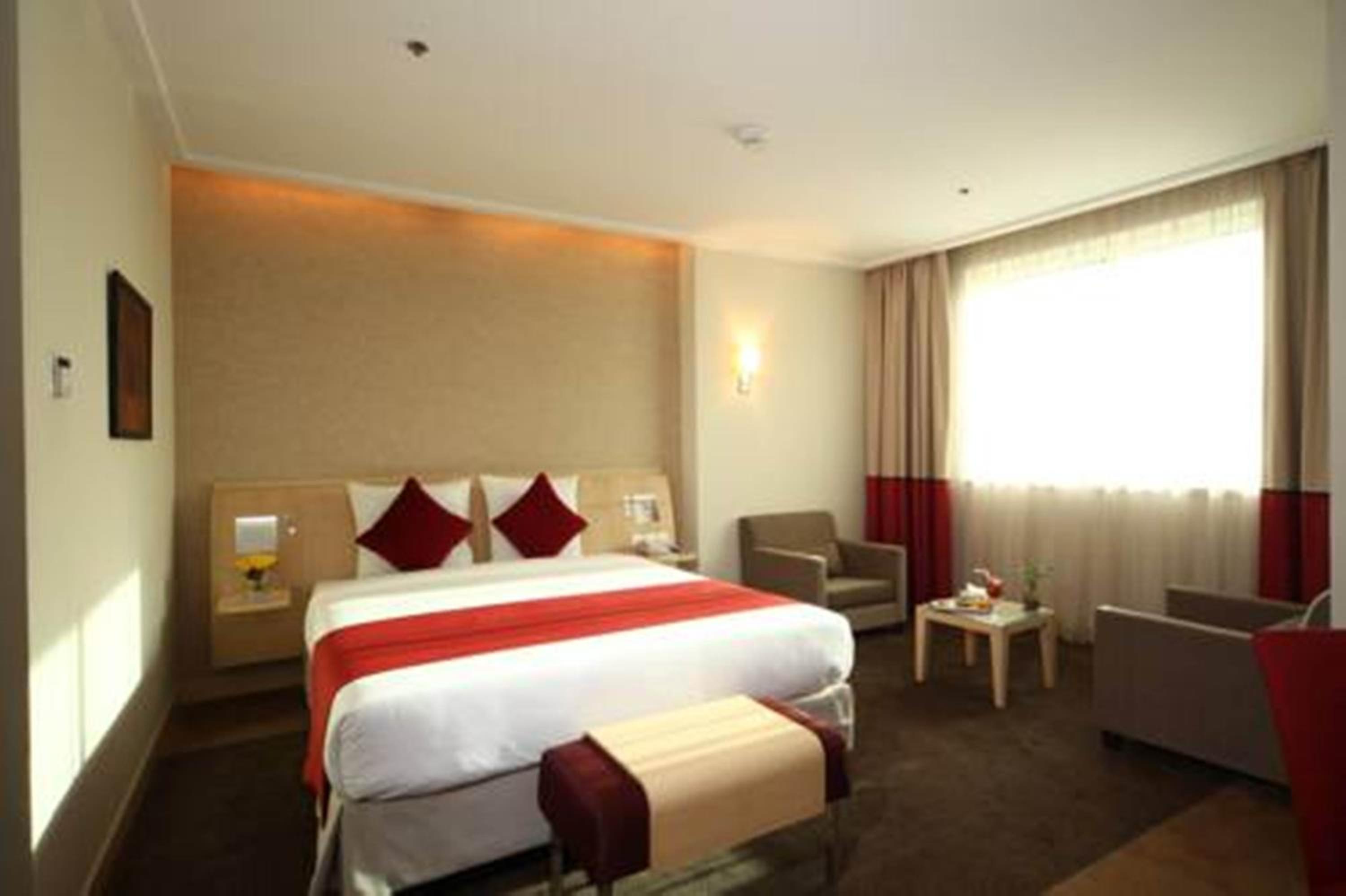 Deluxe Queen Room