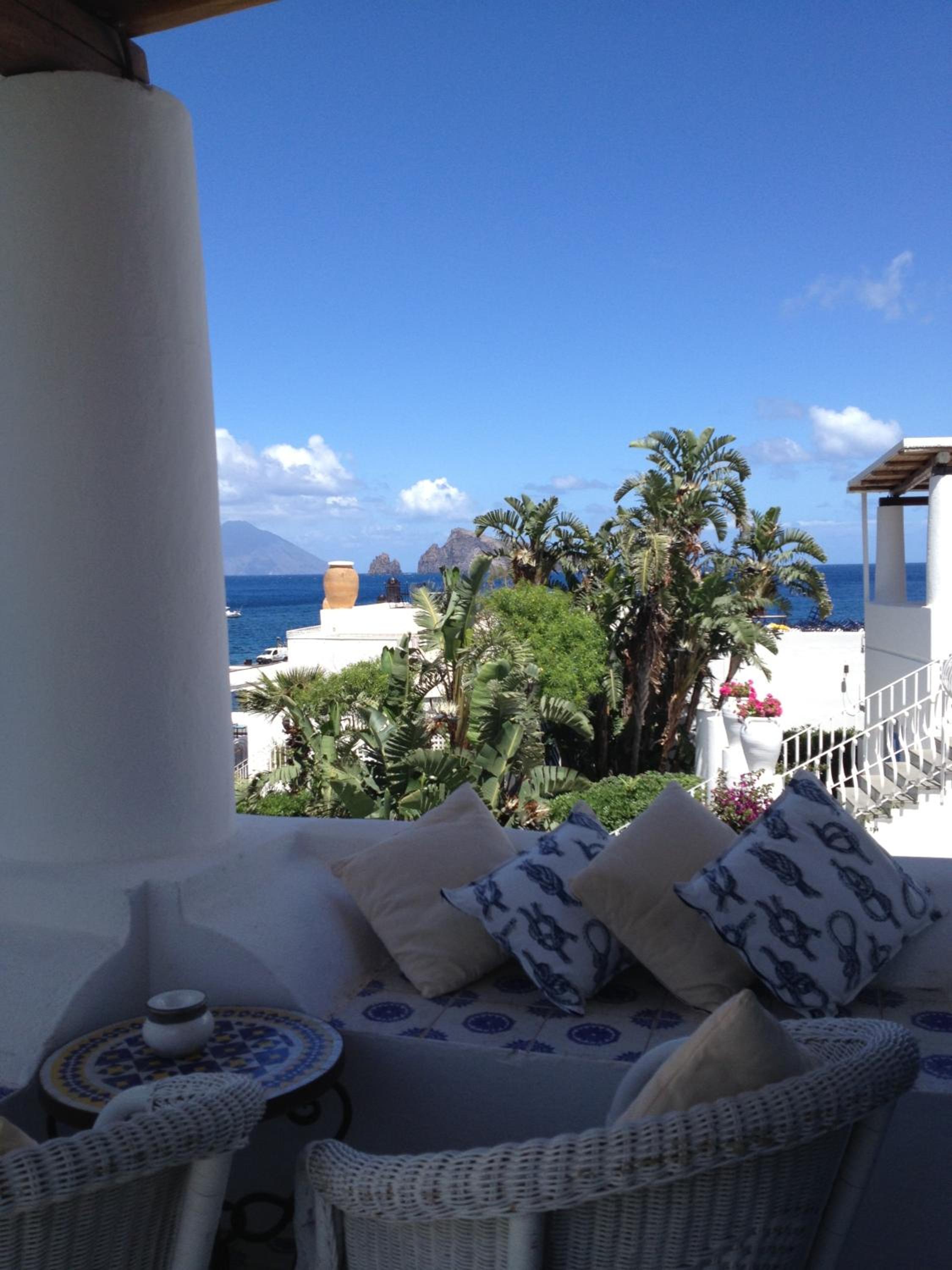 Junior Suite (3 Adults) with Terrace and Sea View photo 2