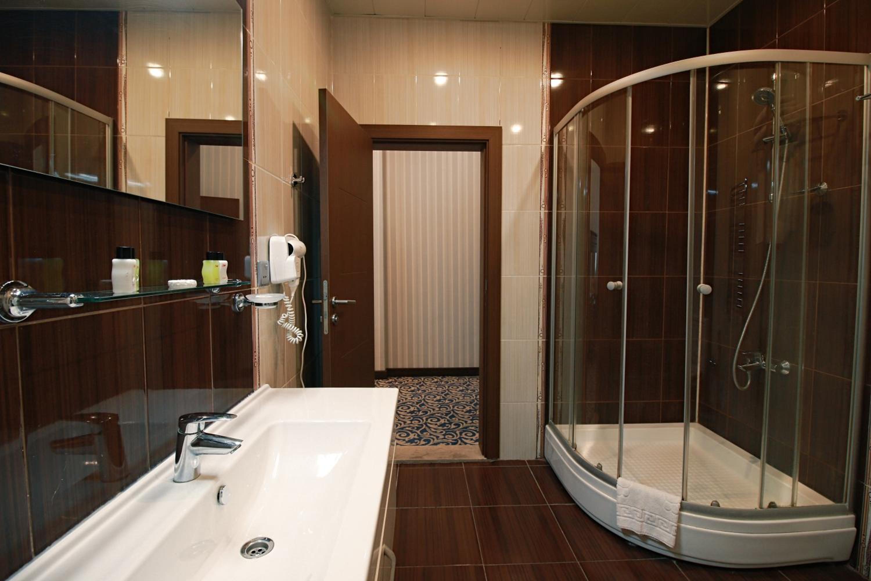 Standard Double or Twin Room photo 3