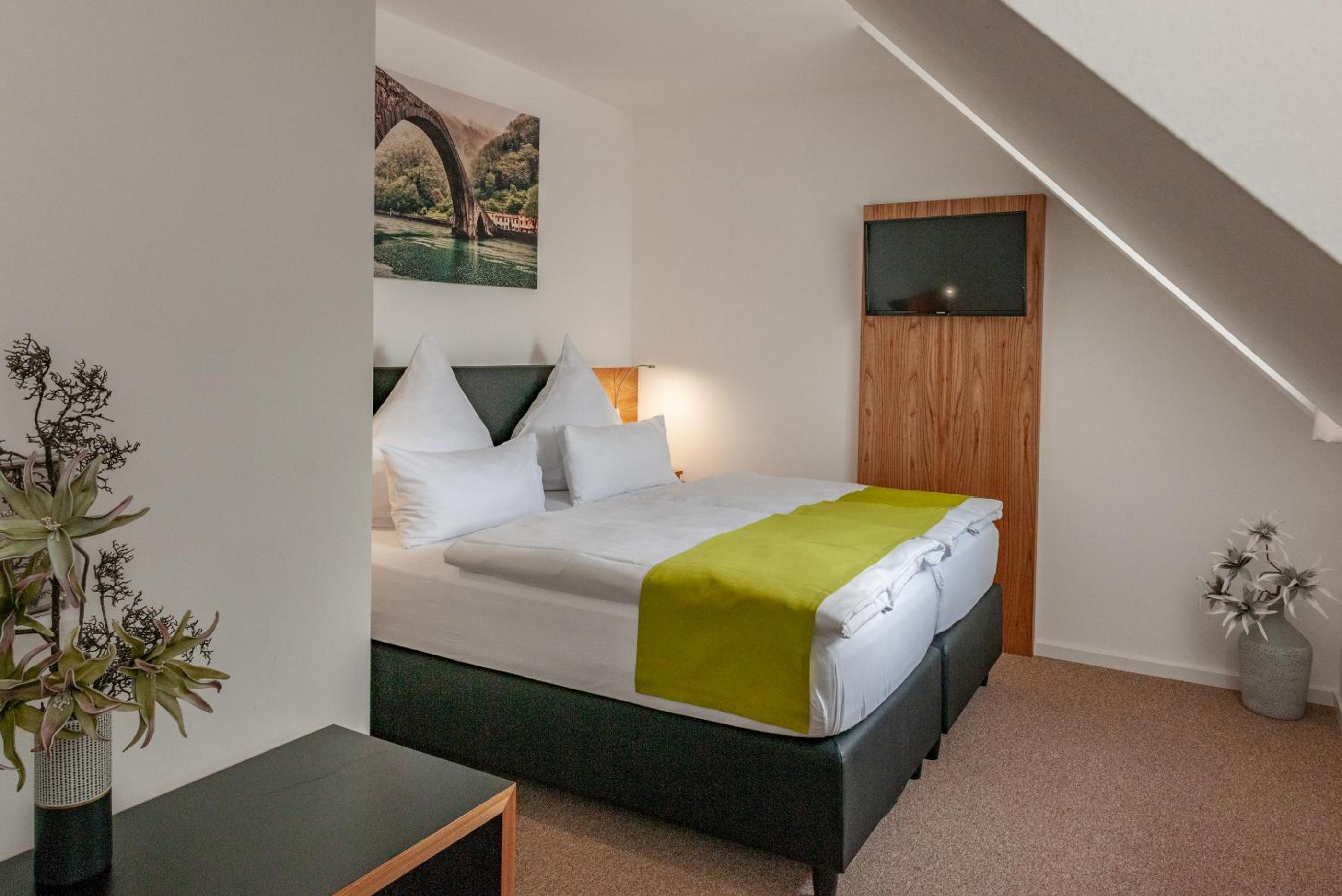 Double Room with Private Bathroom - Photo 3