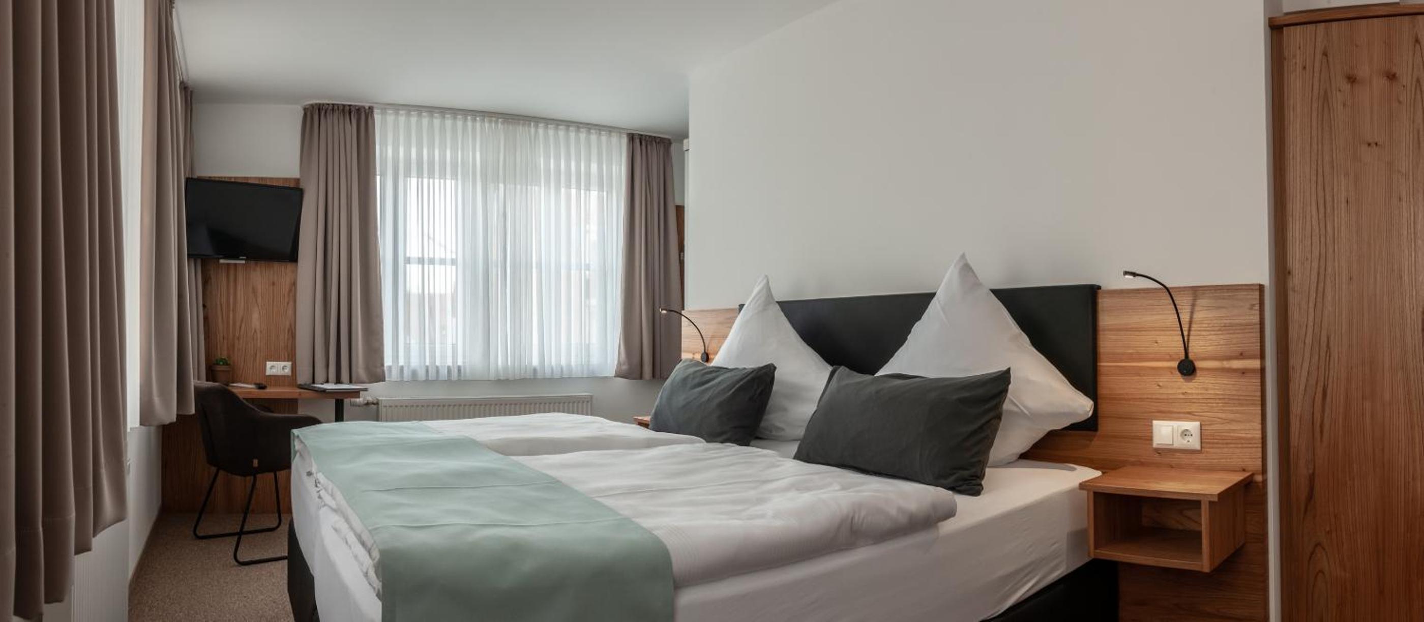 Double Room with Private Bathroom - Photo 1