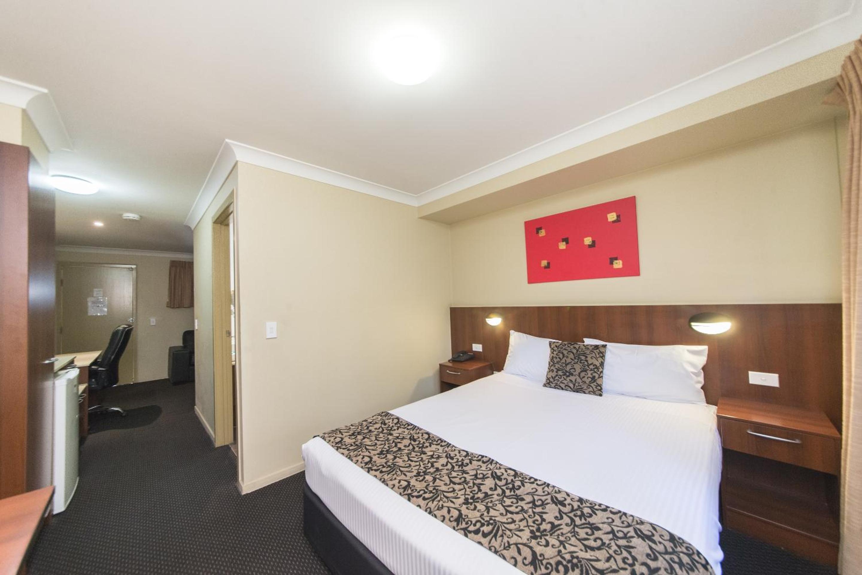 Queen Suite photo 1