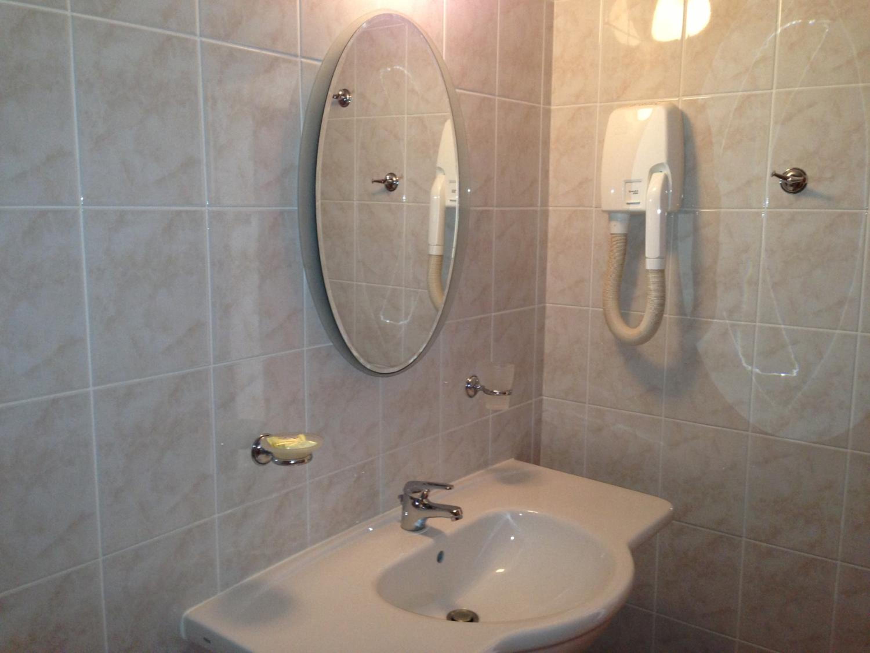 Double or Twin Room with Balcony thumbnail 5
