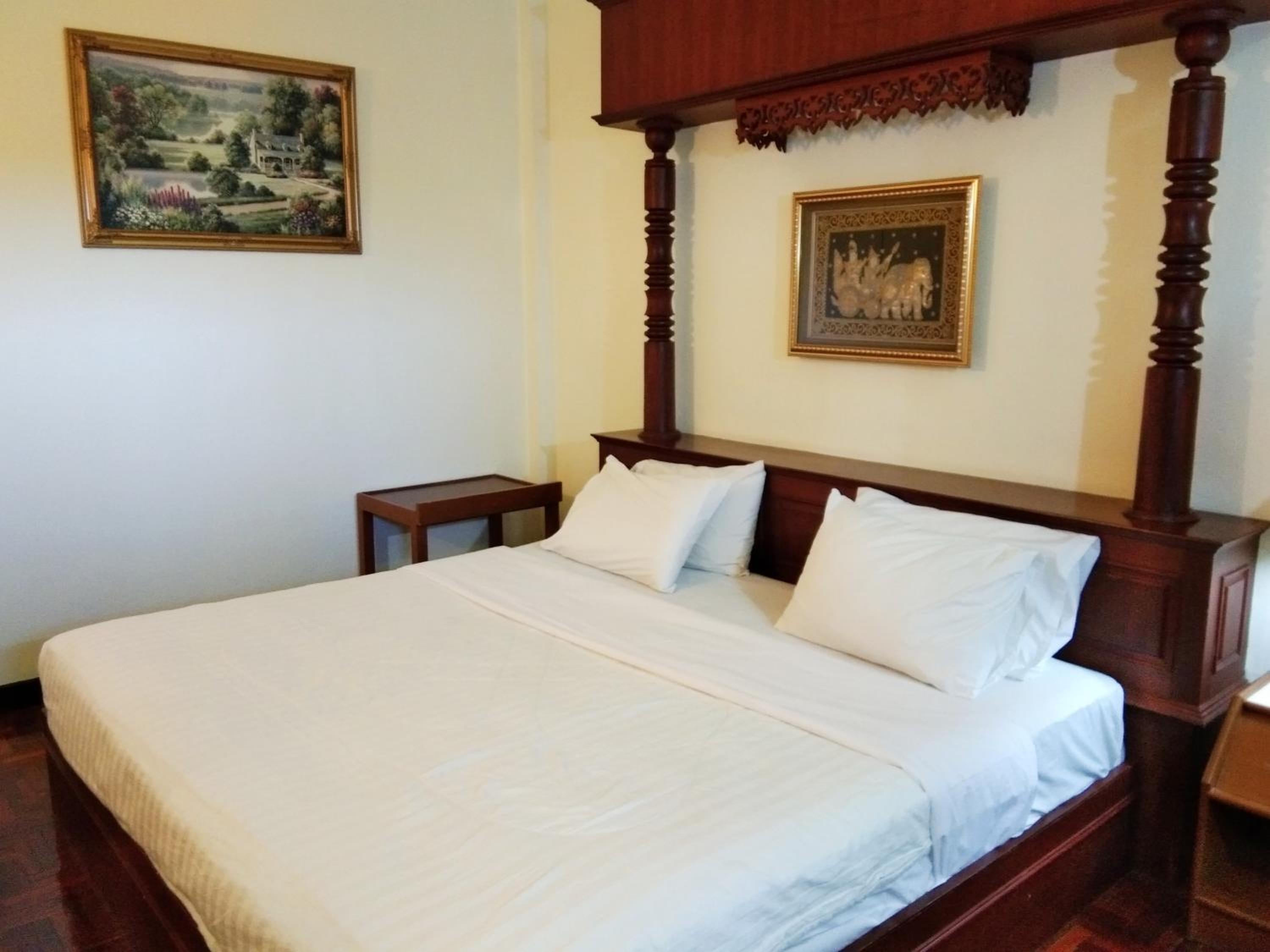 Grand Family Room - Photo 3
