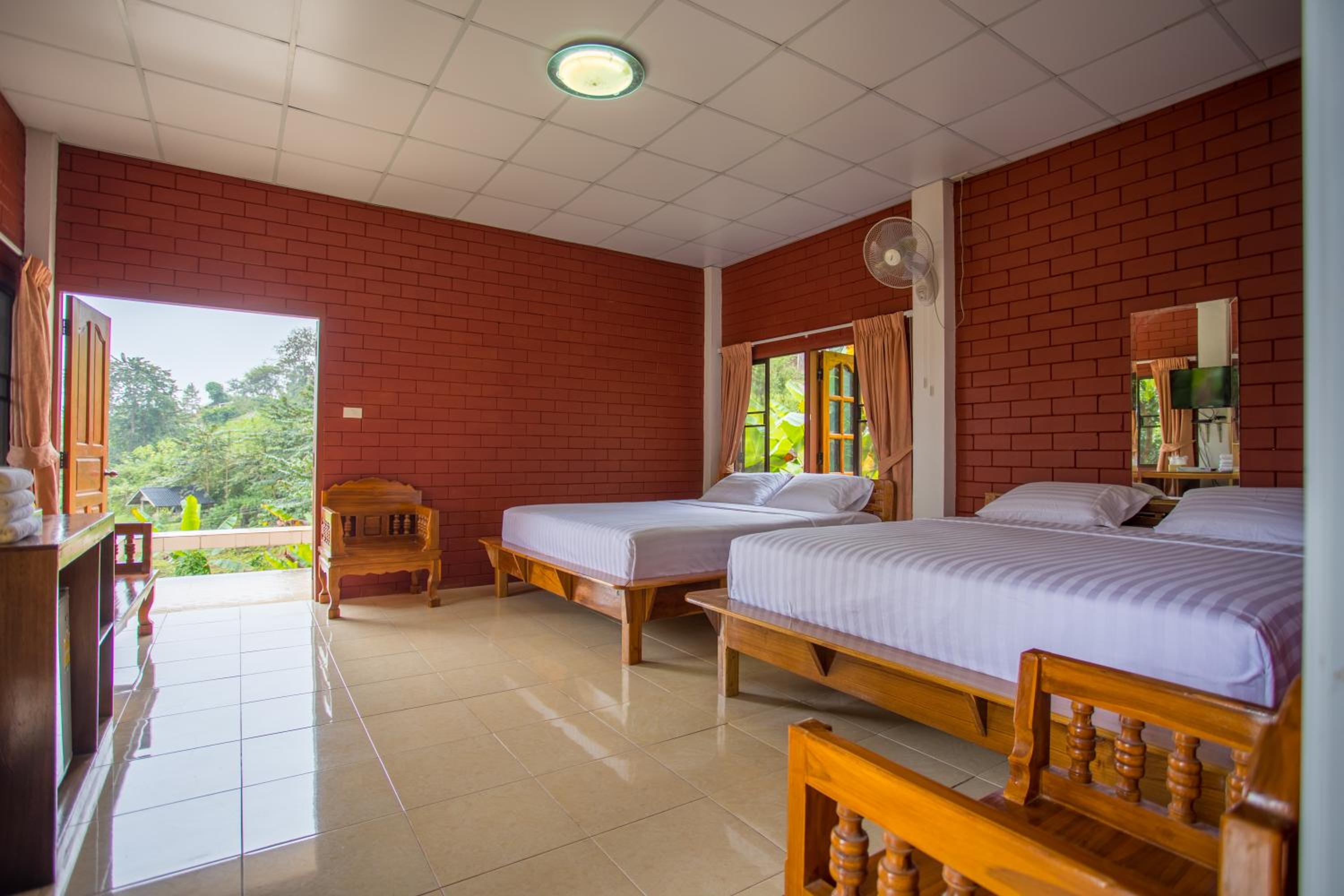 King Room with Two King Beds - Photo 2