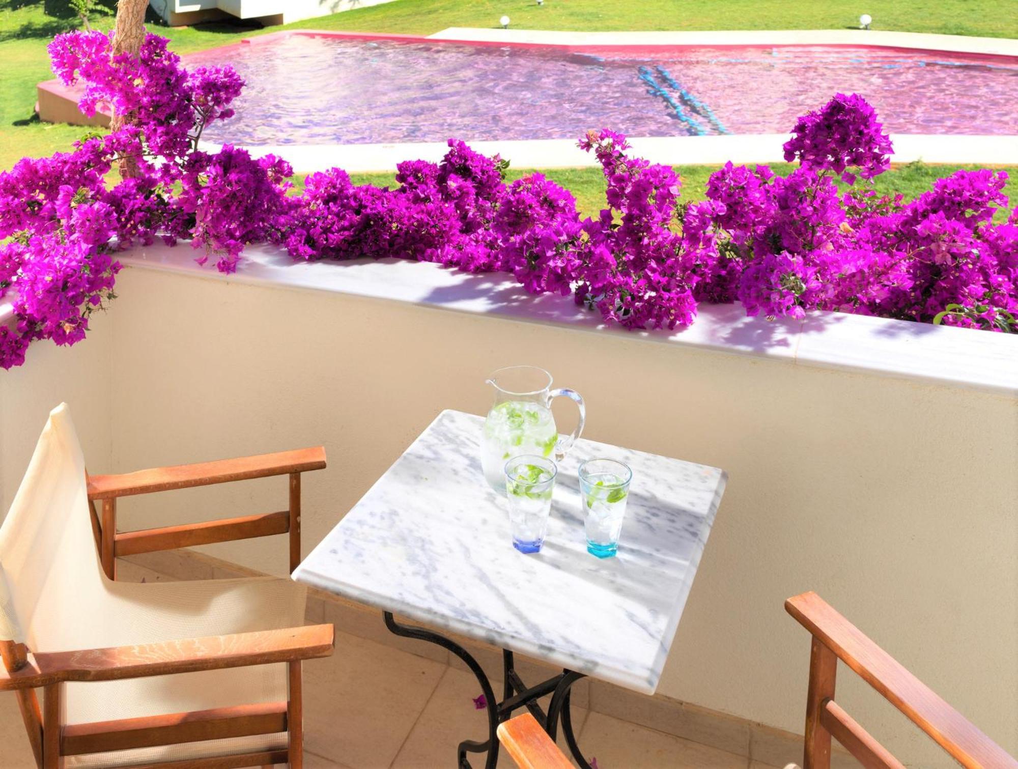 Classic Double Room with Garden View - Photo 4