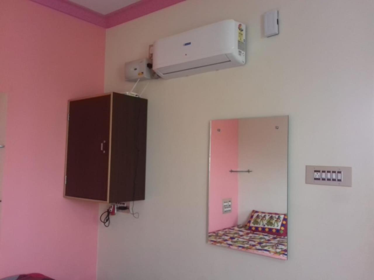 Standard Family Room - Photo 12