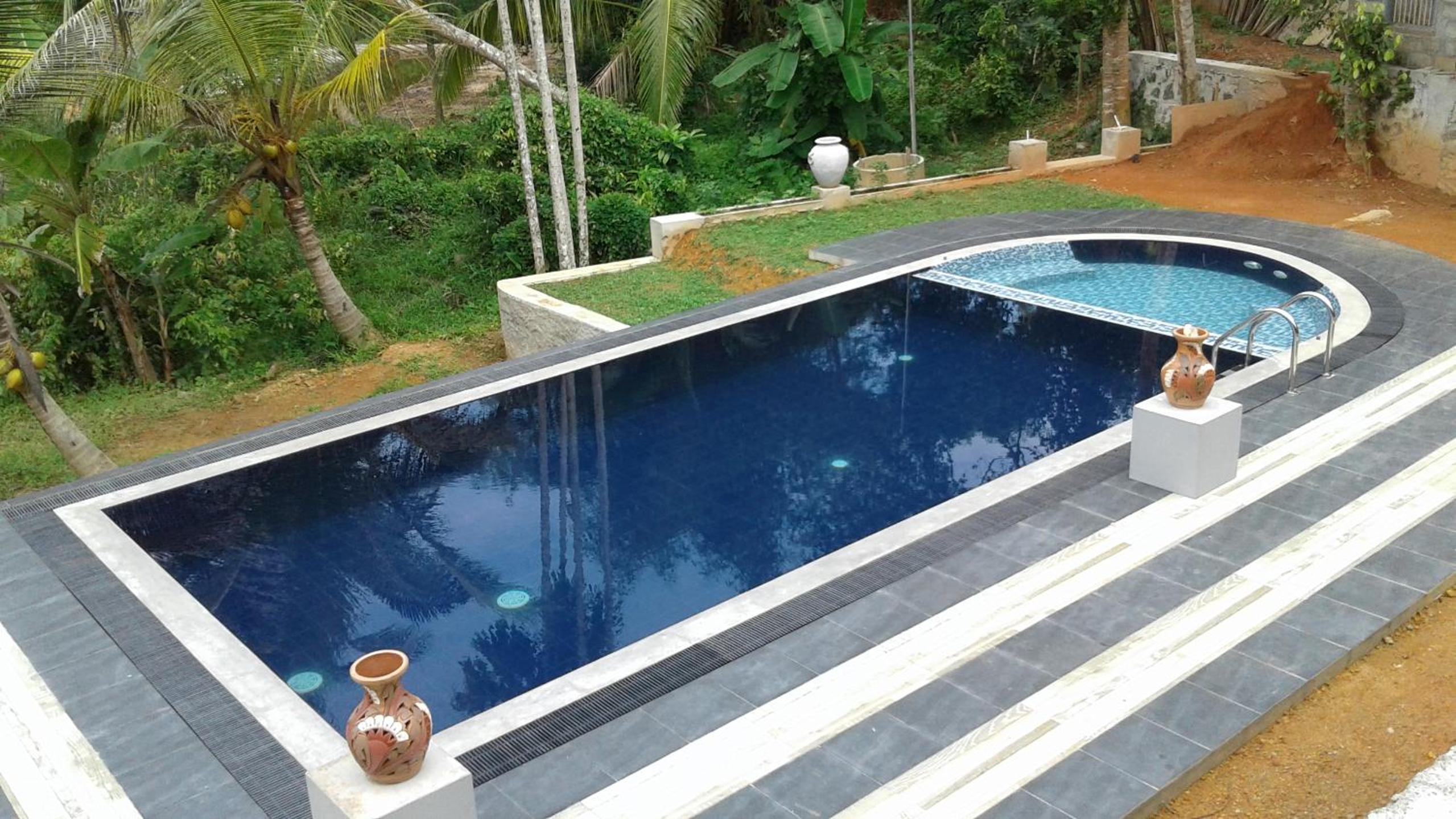 Suite with Hot Tub photo 2