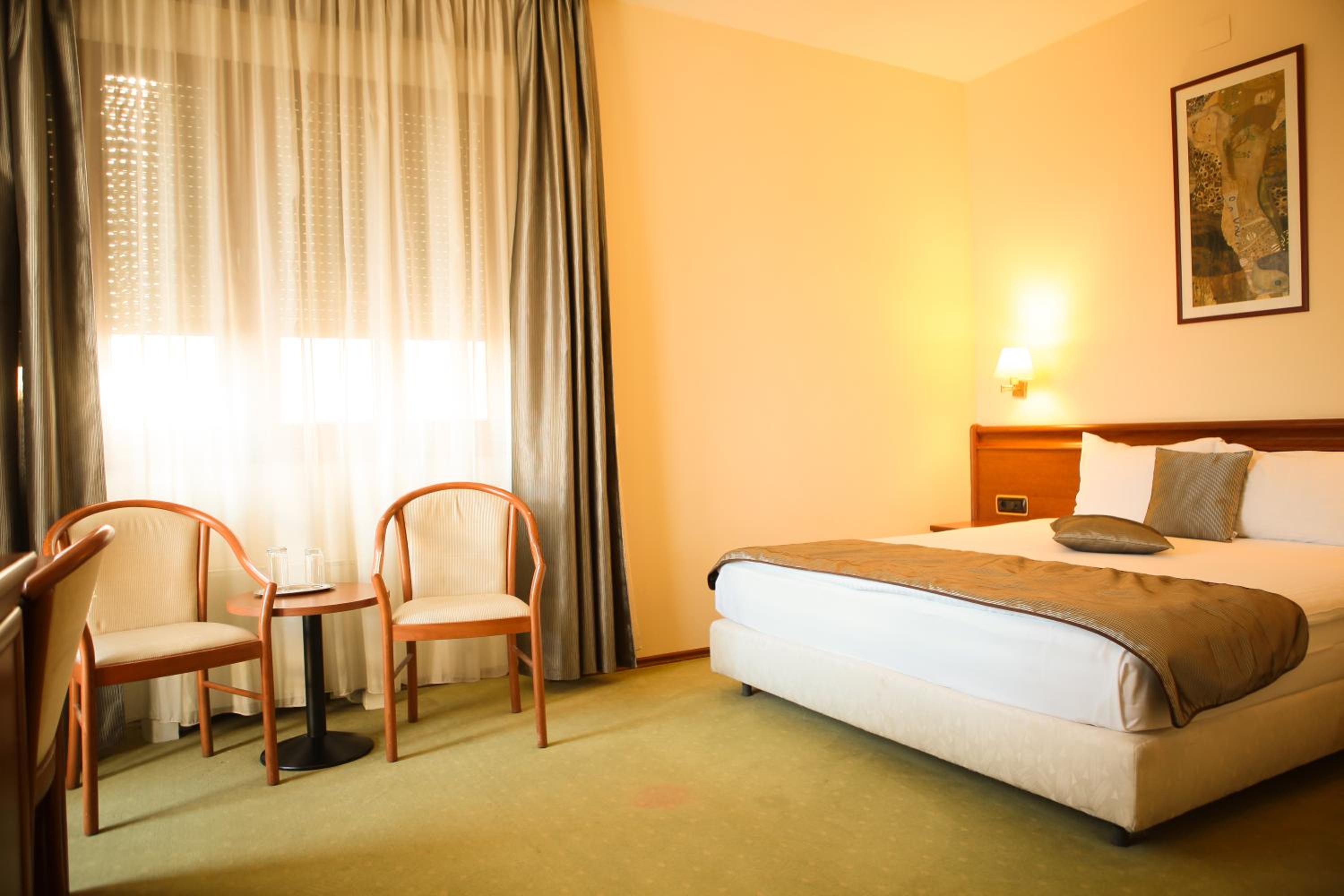 Double Room with Balcony - Photo 1