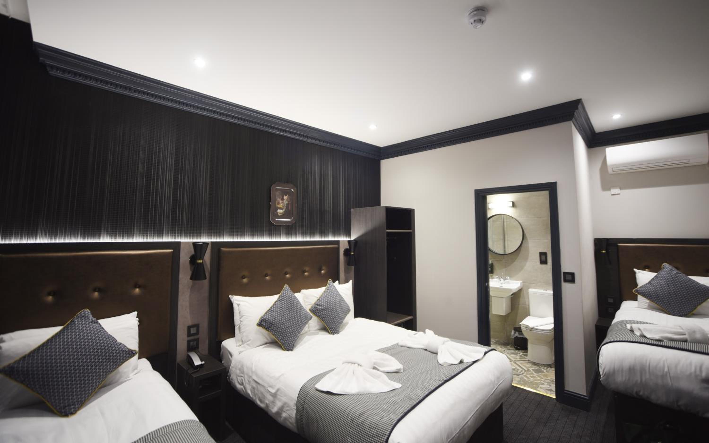 Deluxe Quadruple Room photo 2