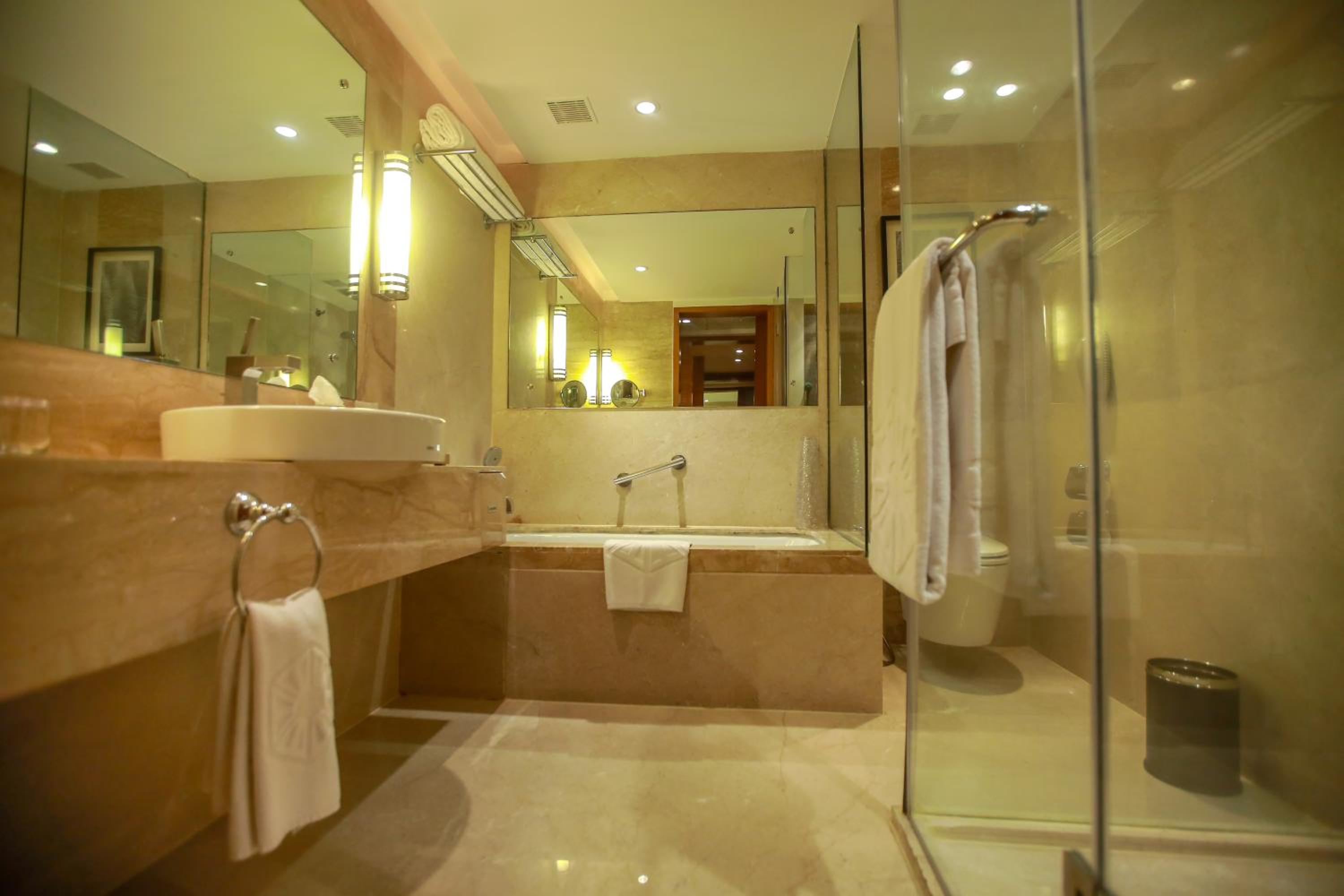 Luxury Room with King Bed - Photo 7