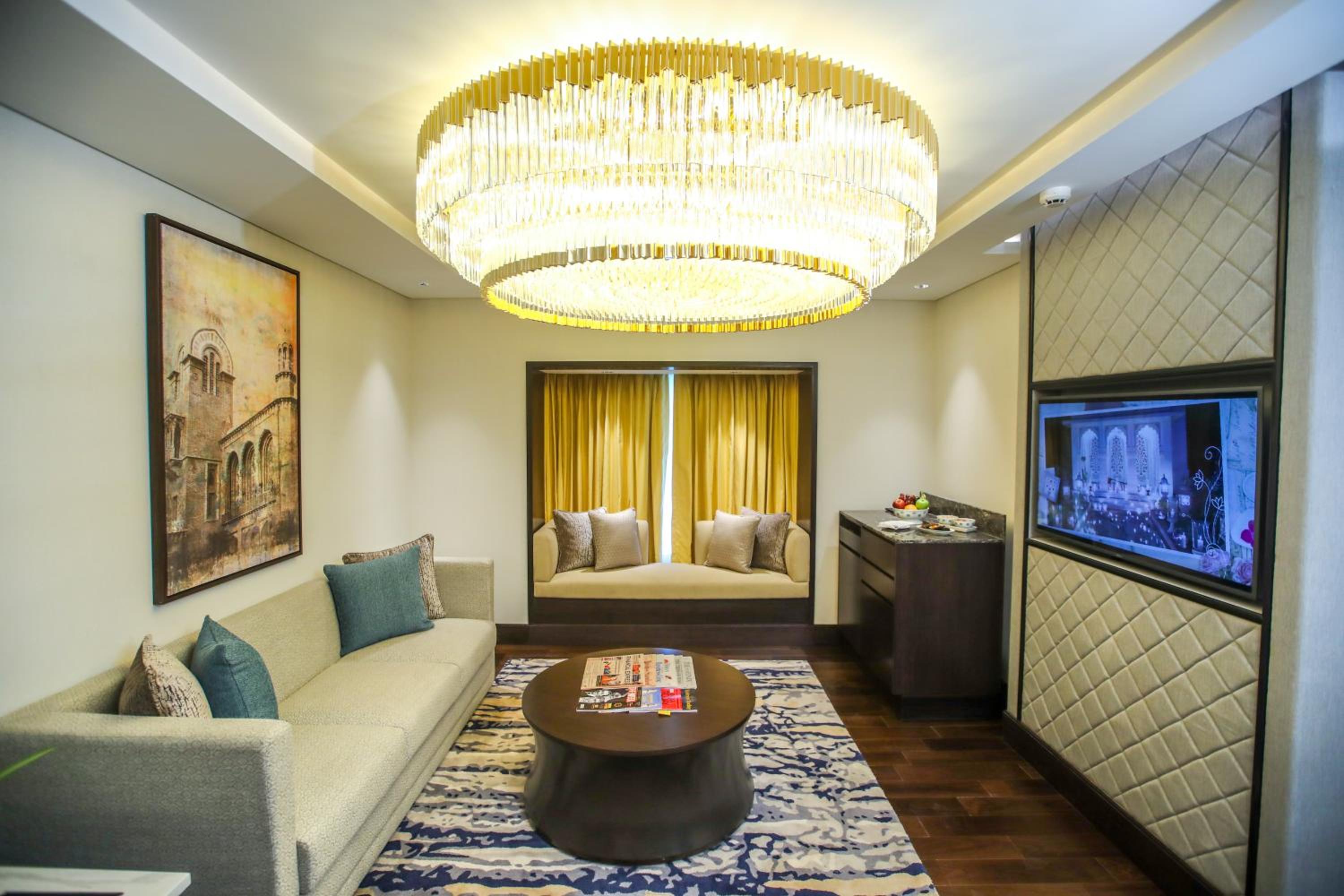 Luxury Suite With Lounge Access & Two-Way Airport Transfers