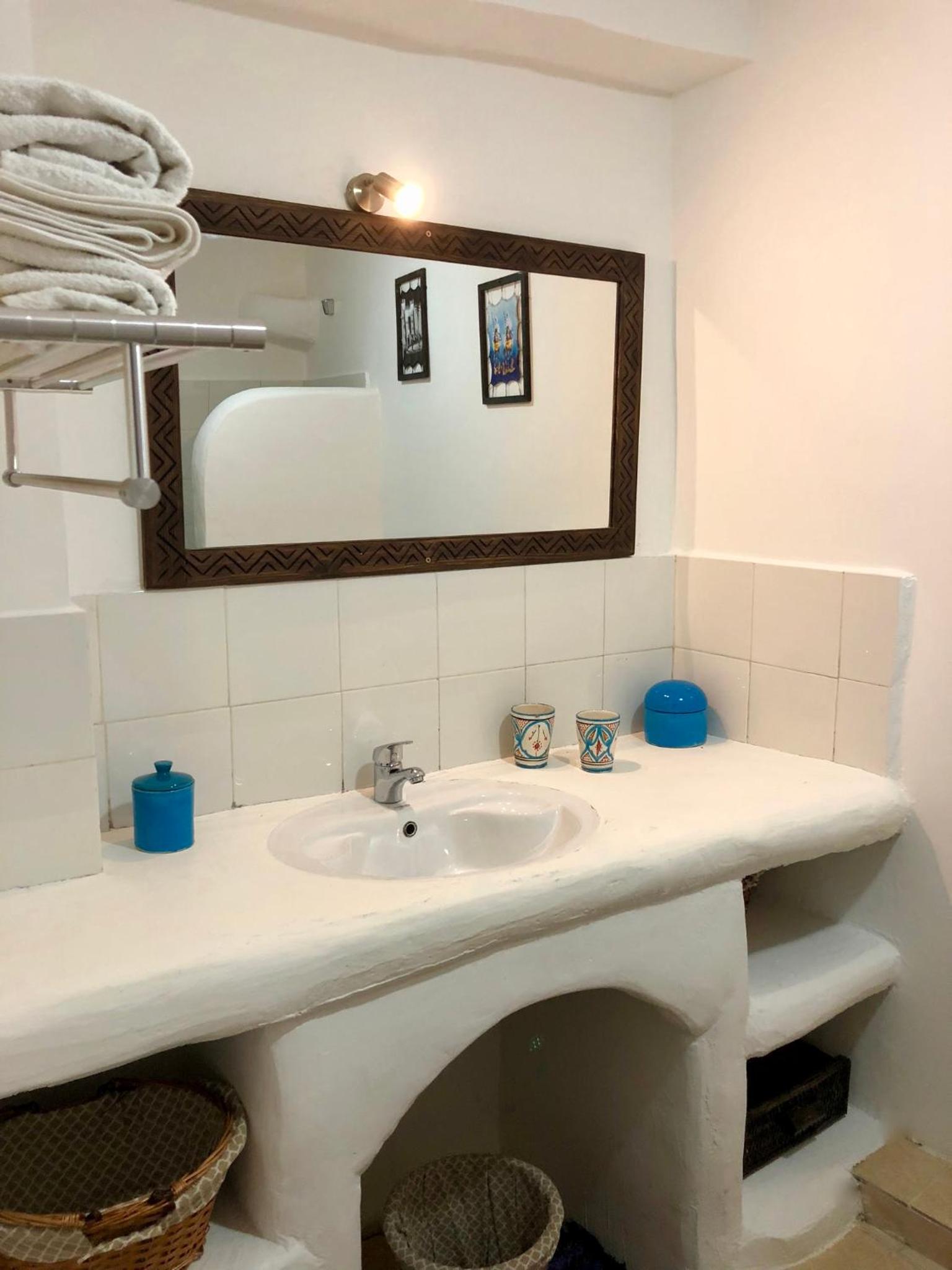 Twin Room with Separated Bathroom and Sea View photo 3