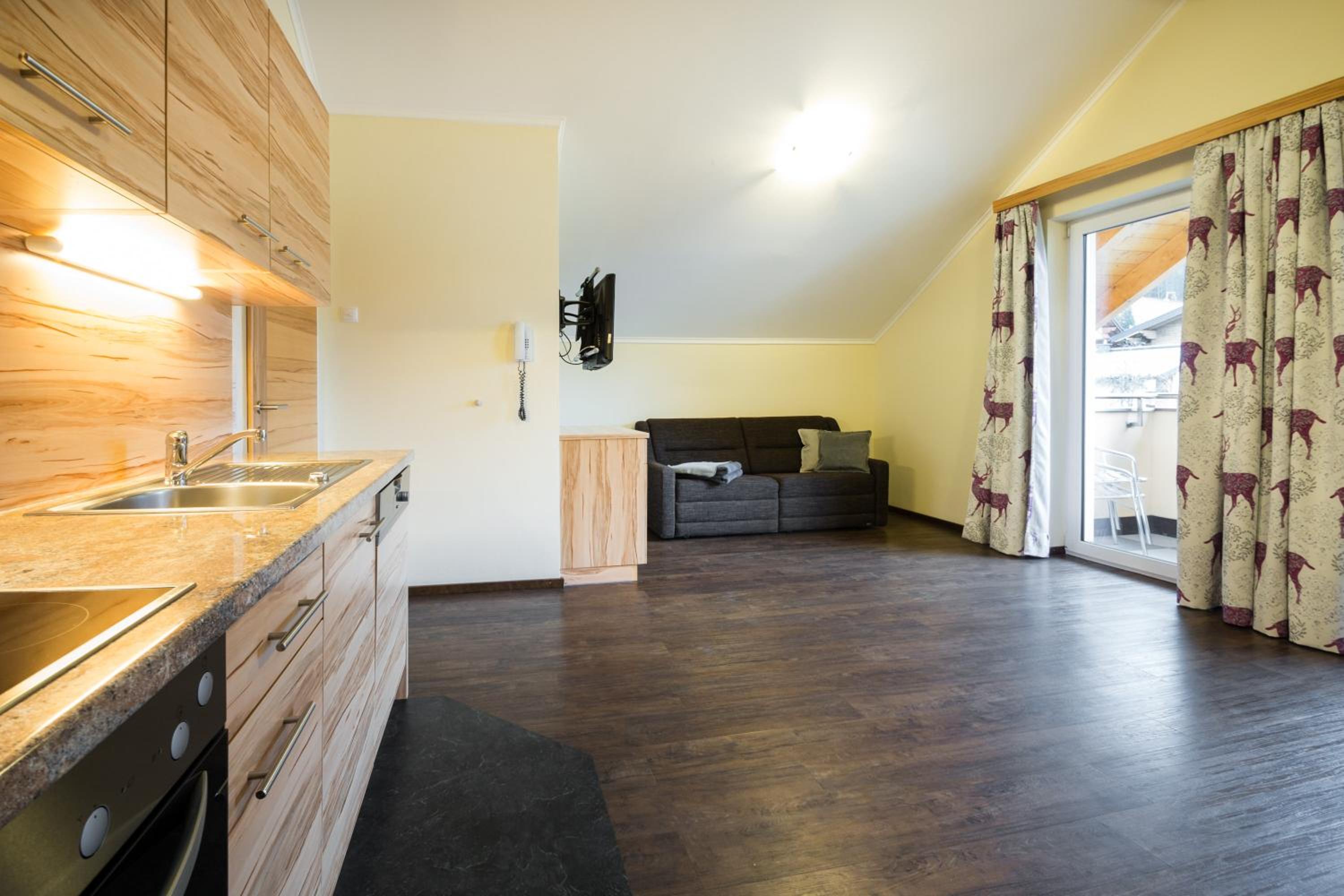 Big Two-Bedroom Apartment with Balcony