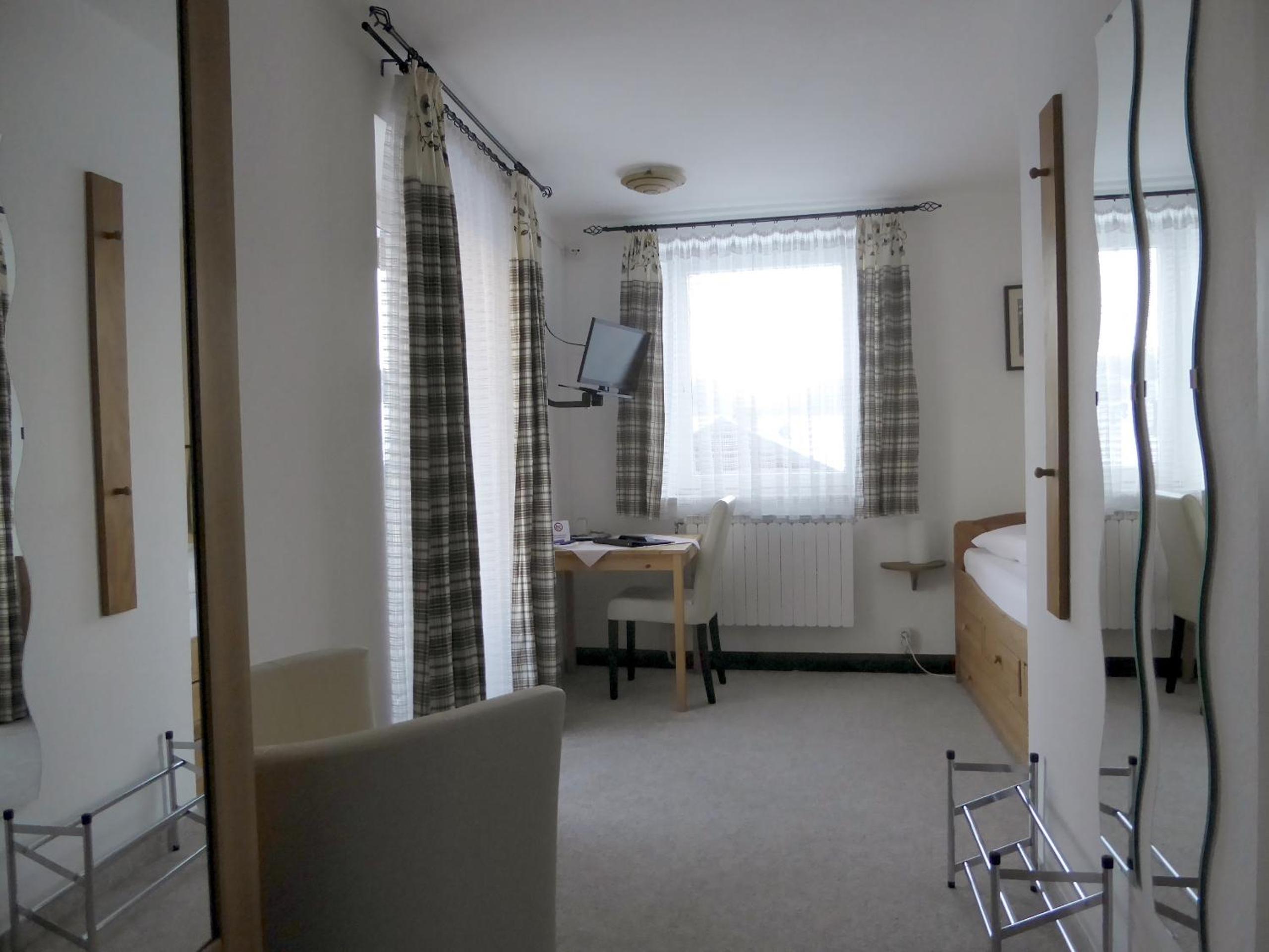 Single Room photo 3