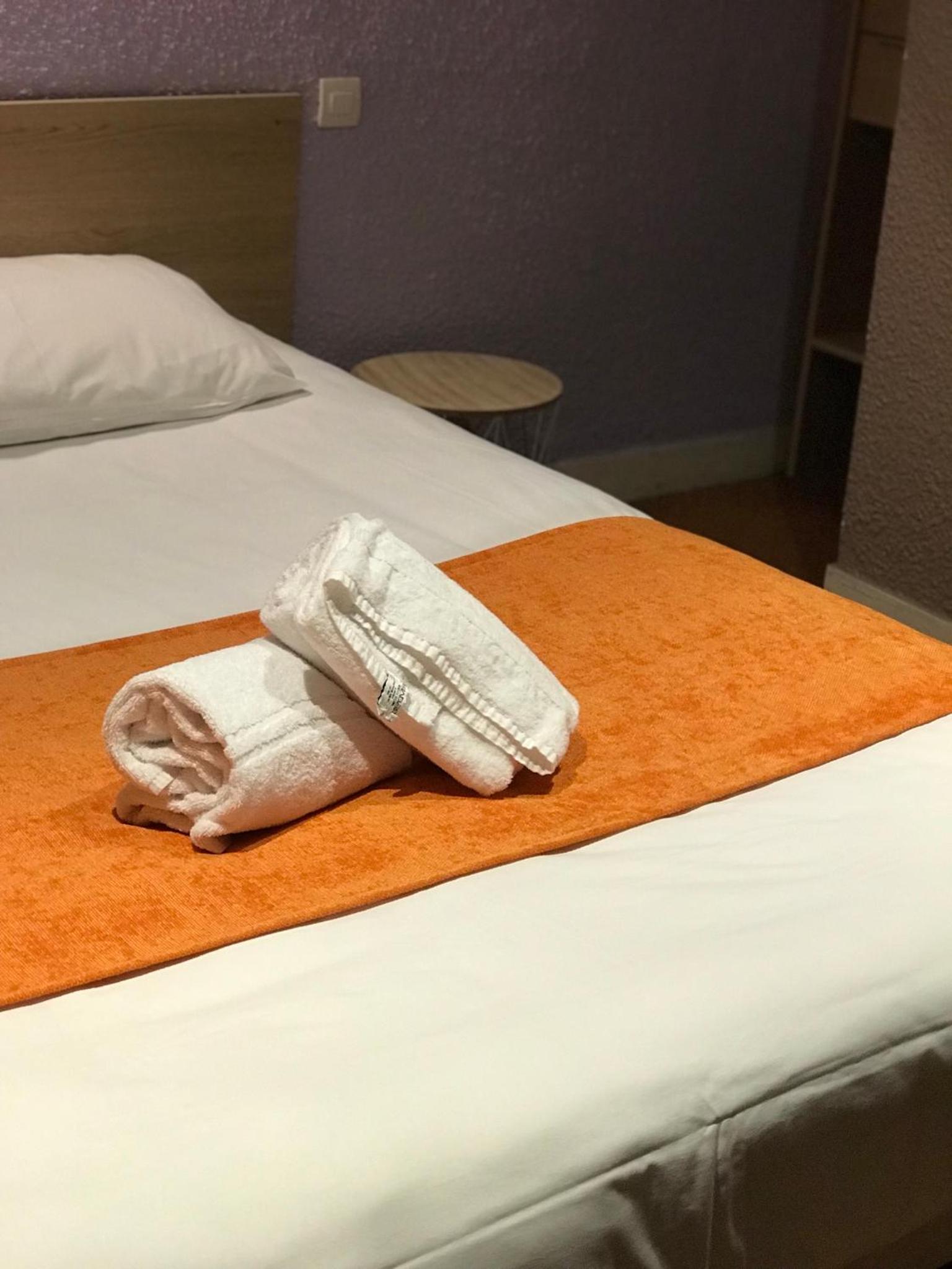 Double Room - Photo 5