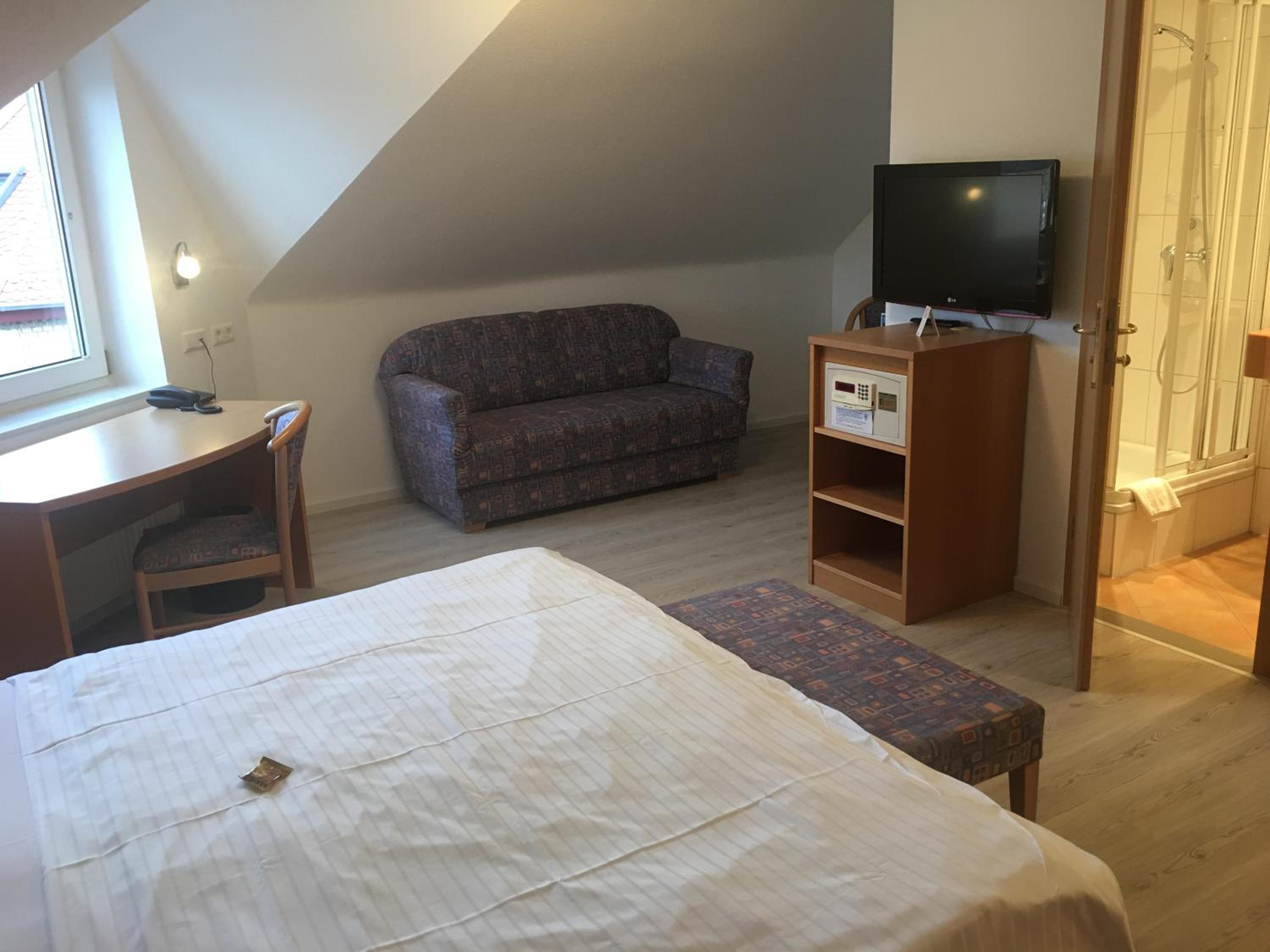 Economy Triple Room photo 1