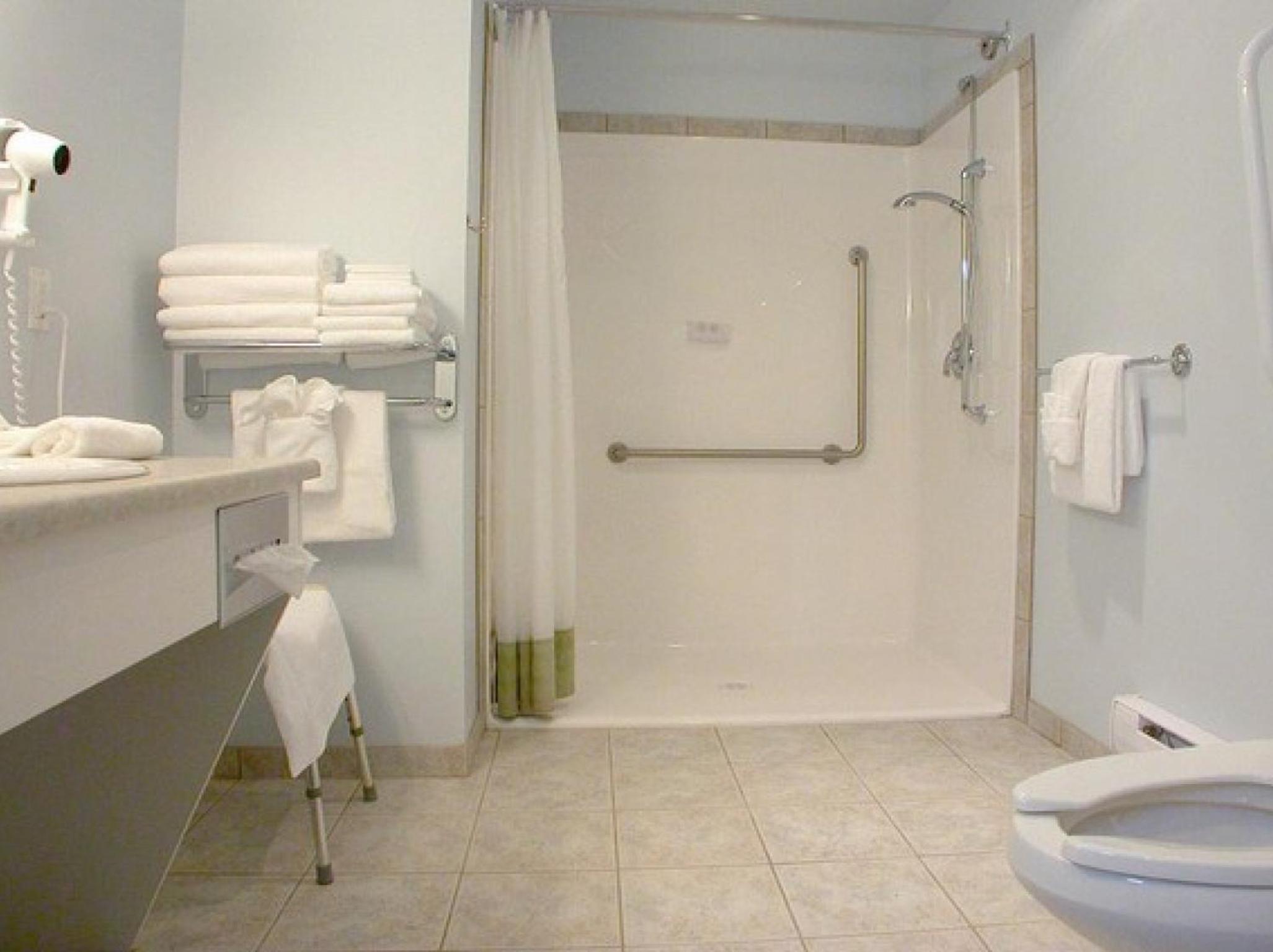 Deluxe Queen Suite photo 3