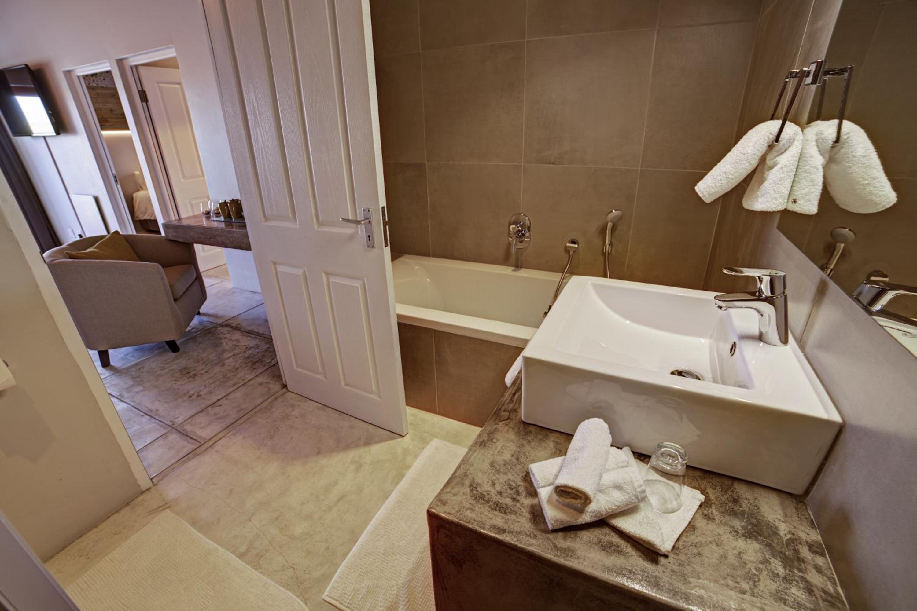 Deluxe Family Suite photo 2