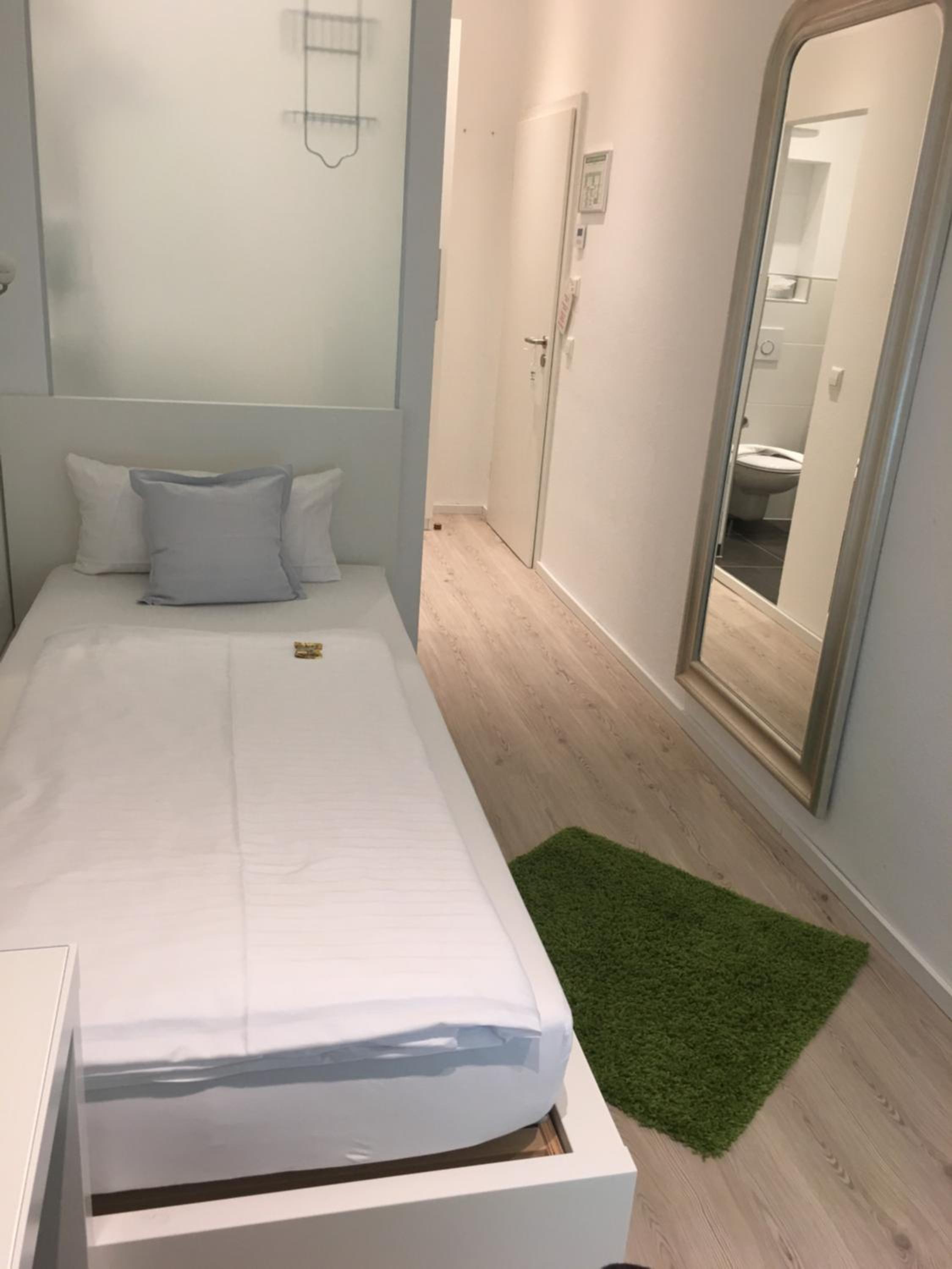 Small Single Room photo 3
