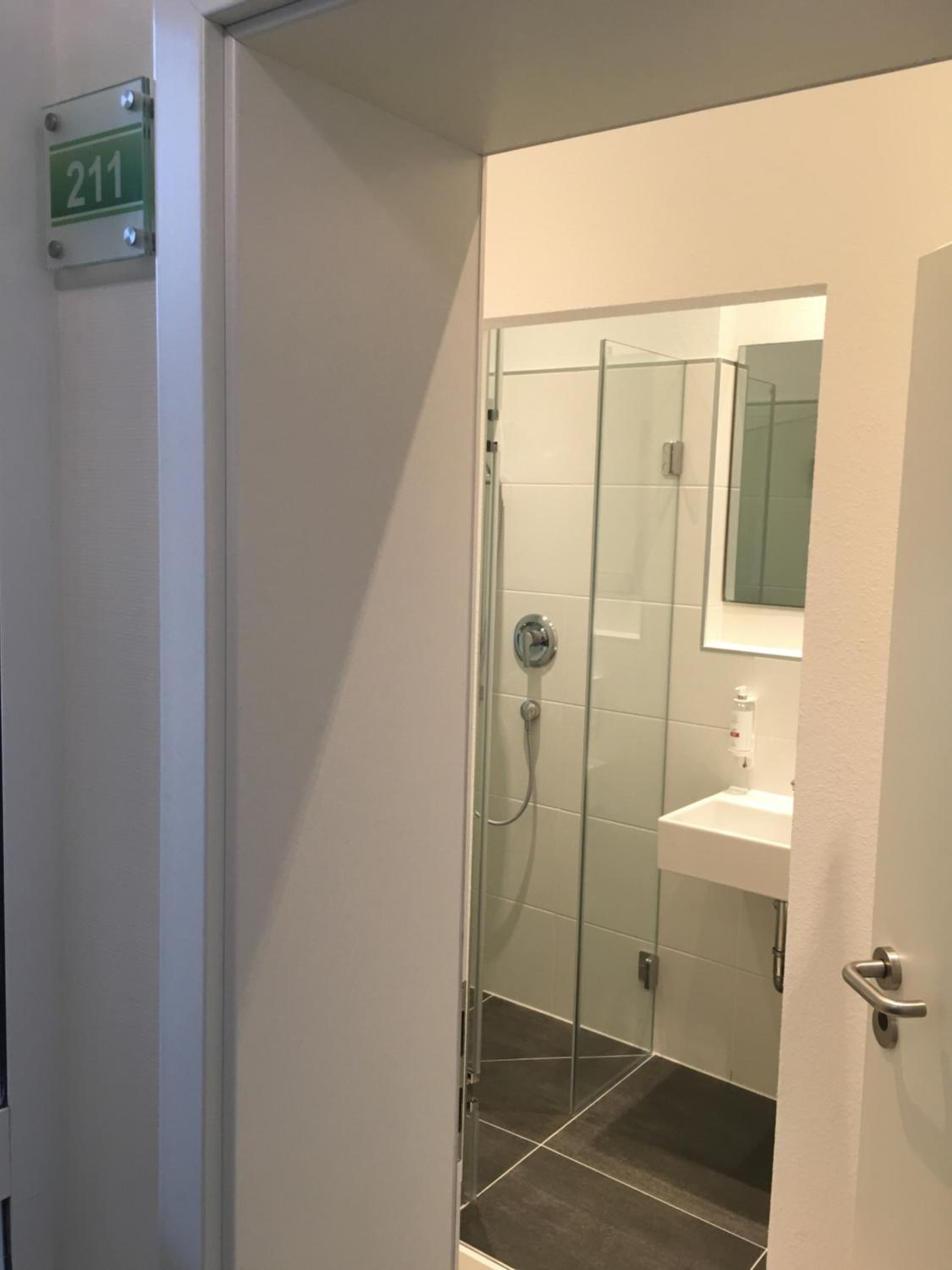 Small Single Room photo 2