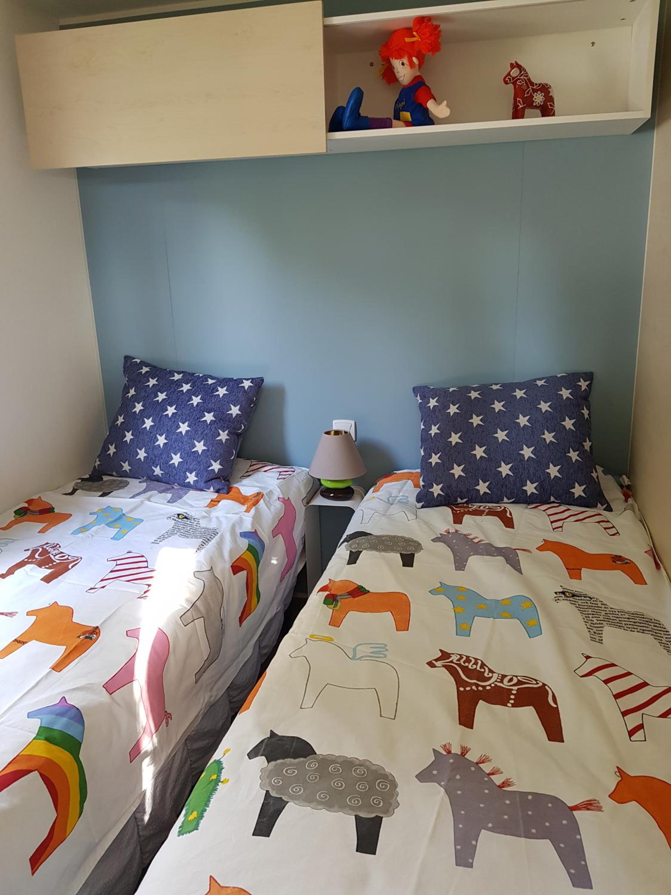 Mobile Home - Photo 8