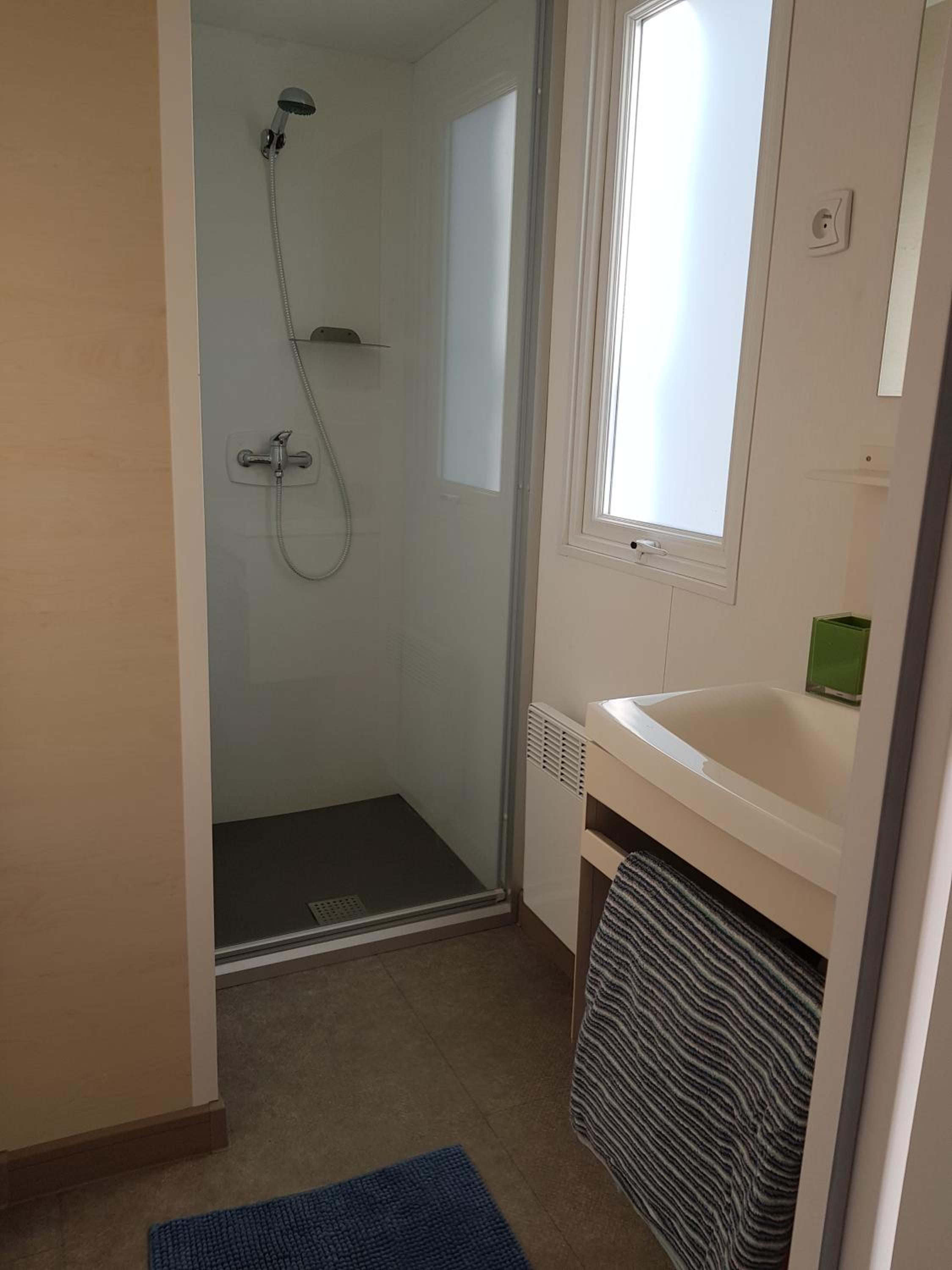 Mobile Home - Photo 6