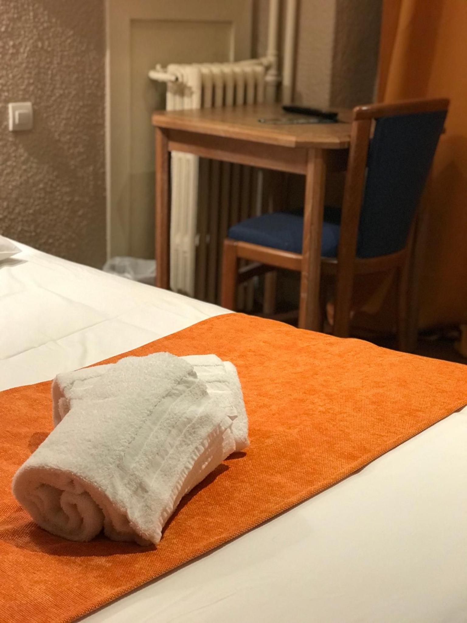 Double Room - Photo 7