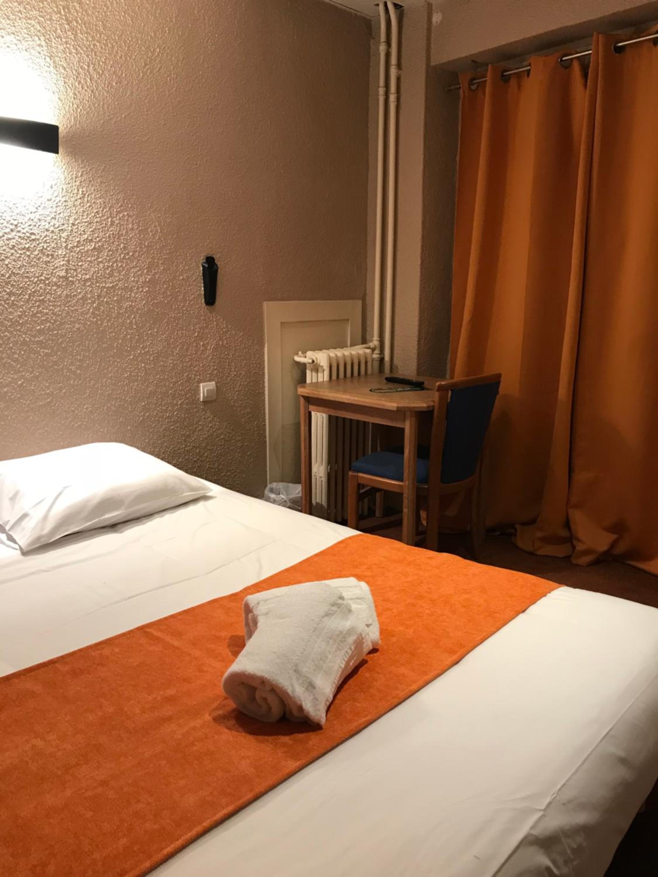 Double Room - Photo 8