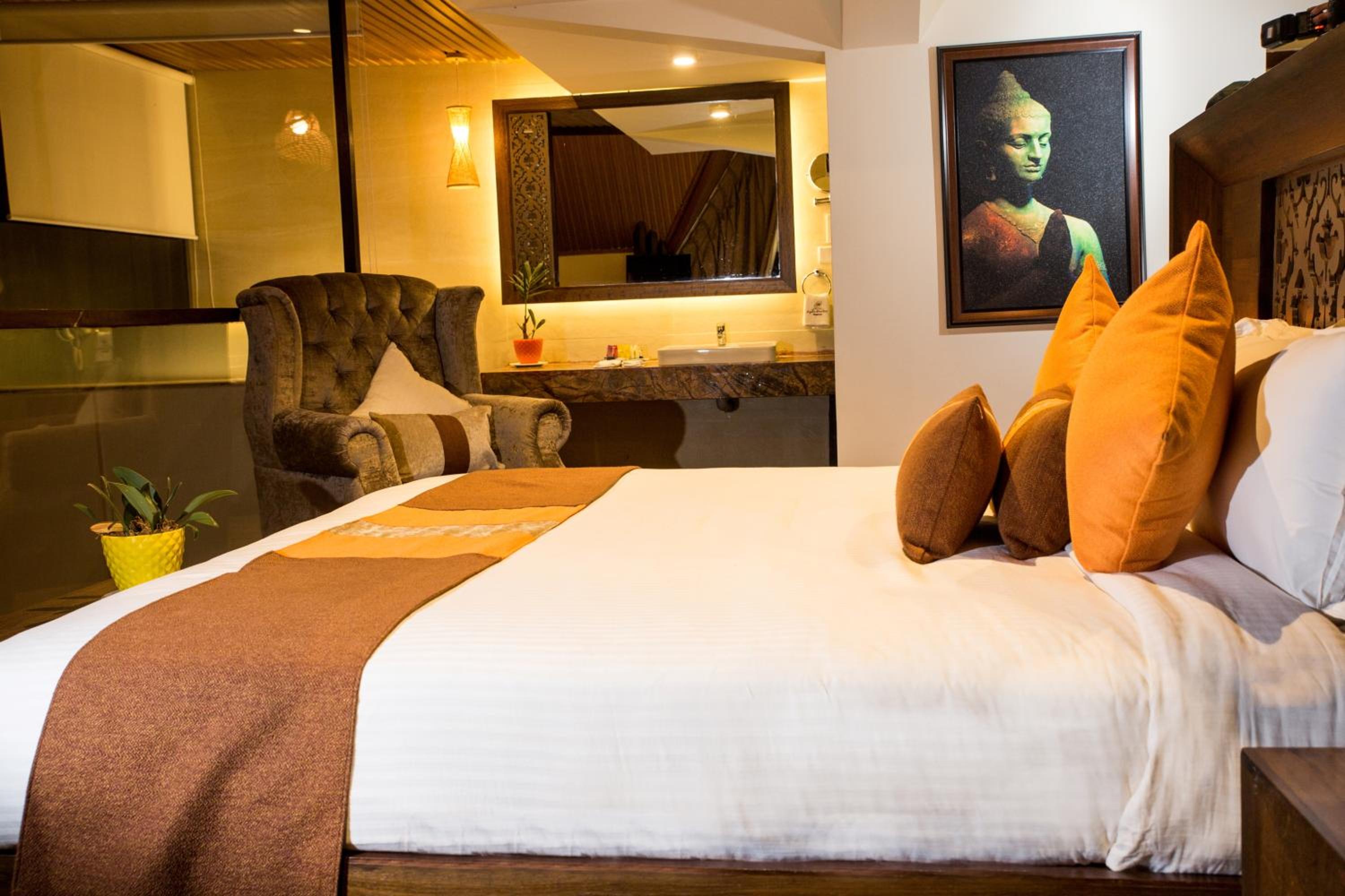 Executive Suite- 10% off on Food and Beverages, 20% off on Spa - Photo 1
