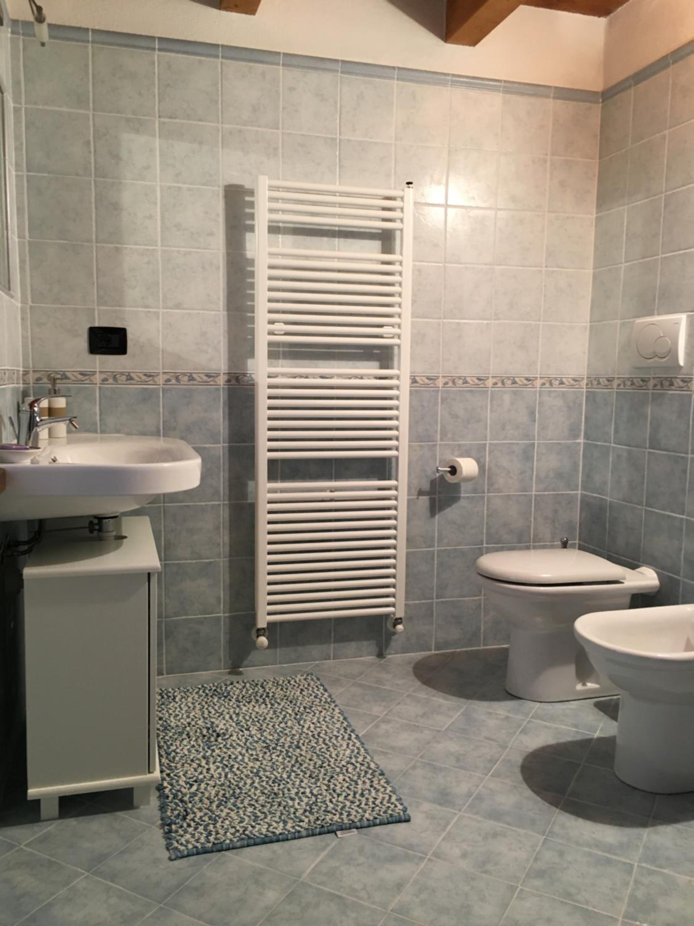 Double Room with Private Bathroom - Photo 4
