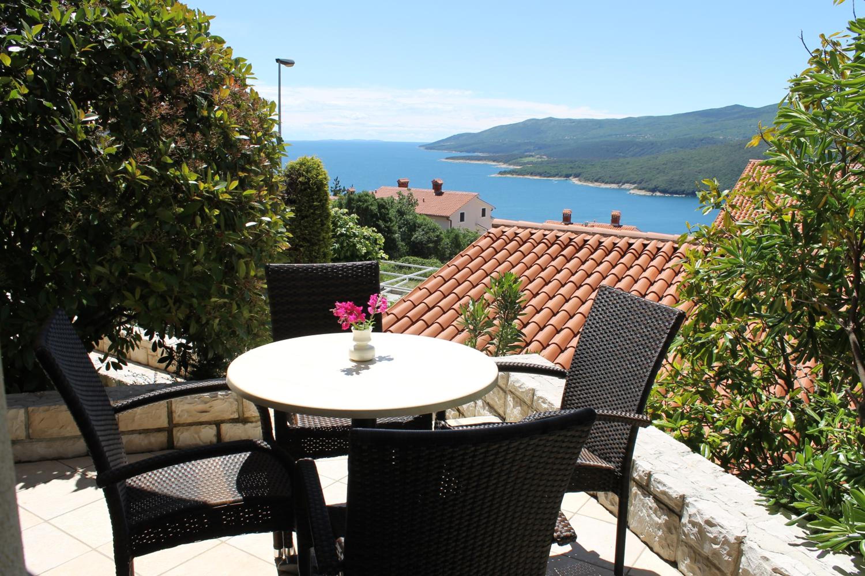 Superior One-Bedroom Apartment with Terrace and Sea View photo 2