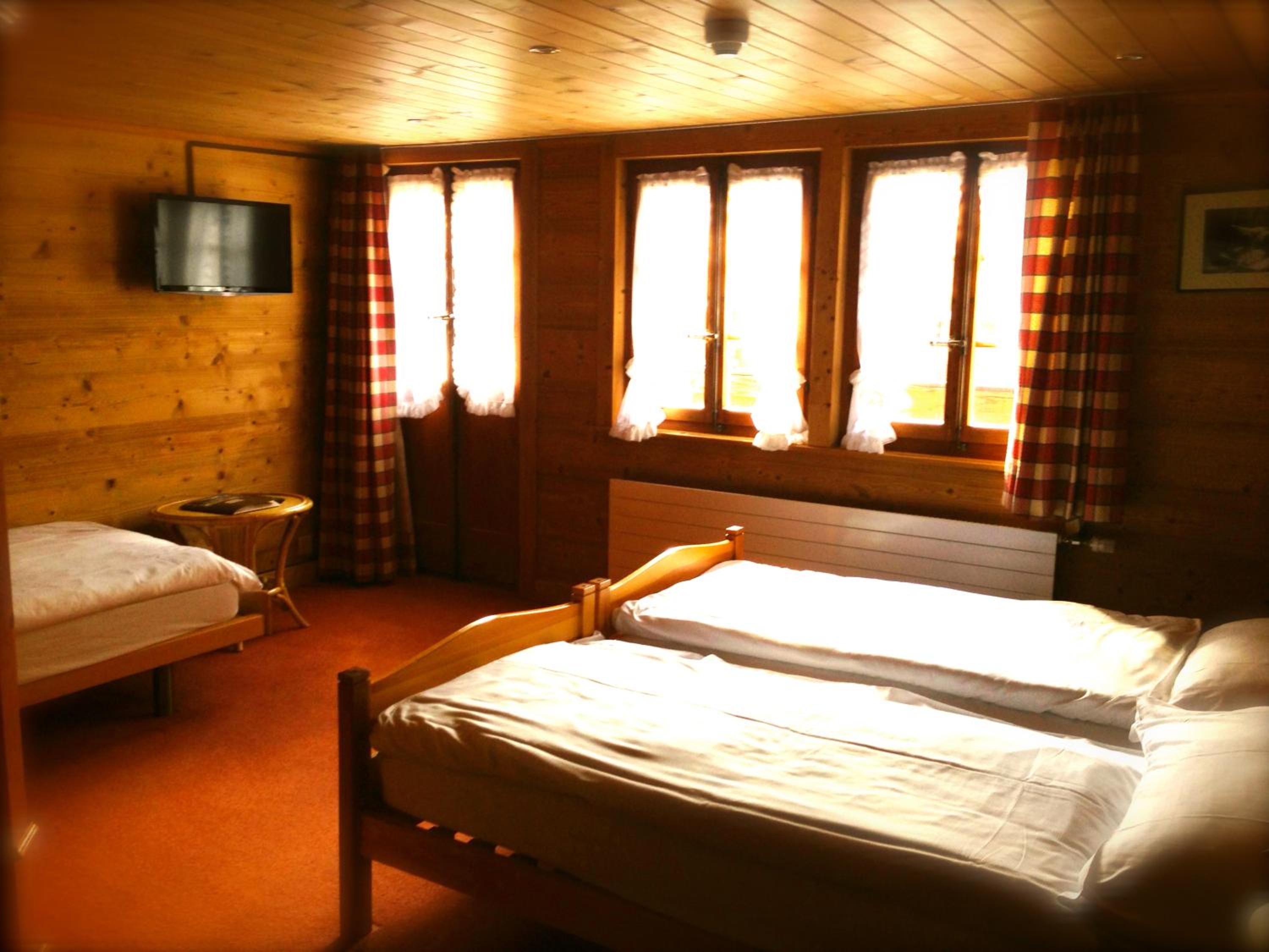 Family Room (2 Adults + 1 Child)