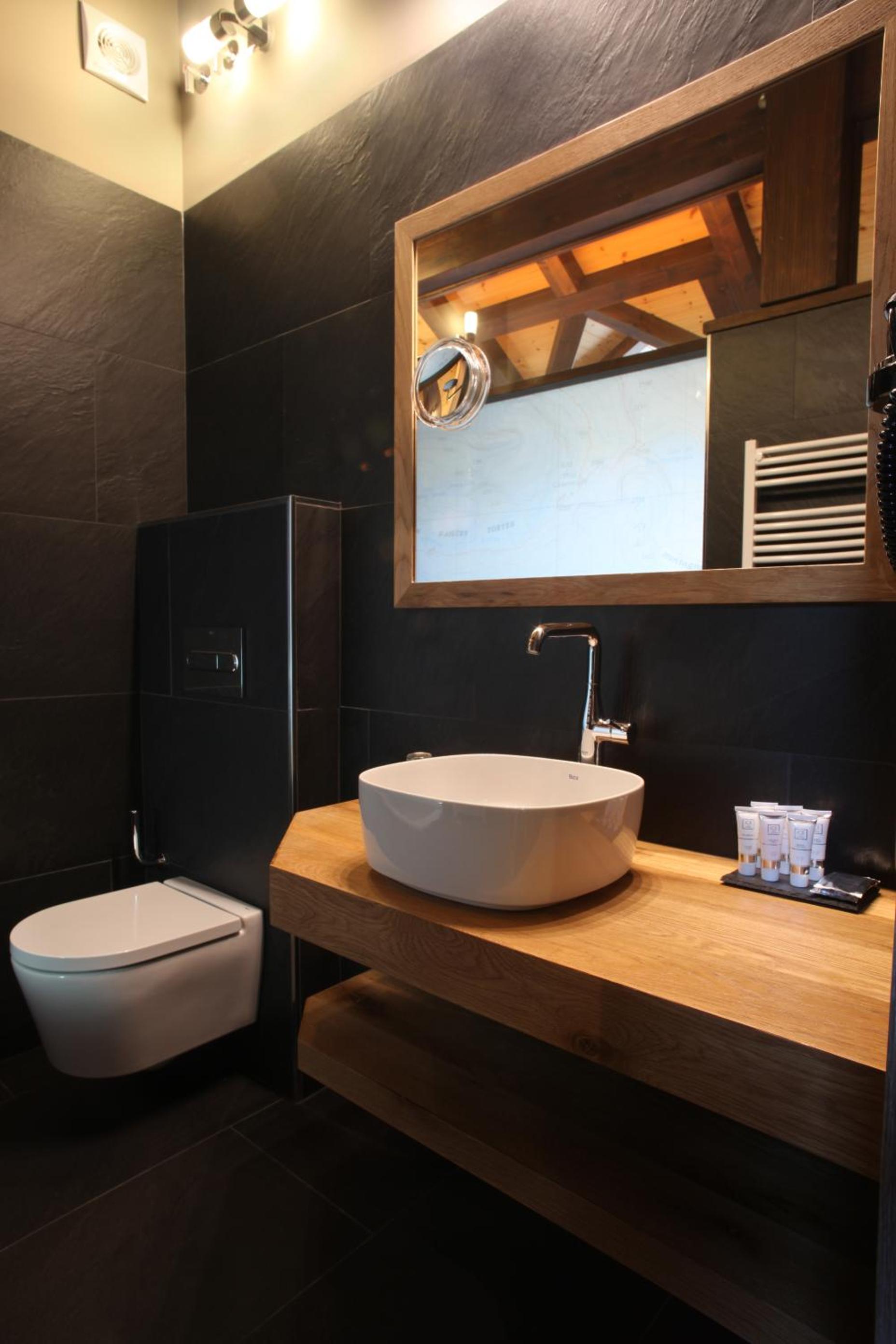 Double Room with Spa Bath photo 3
