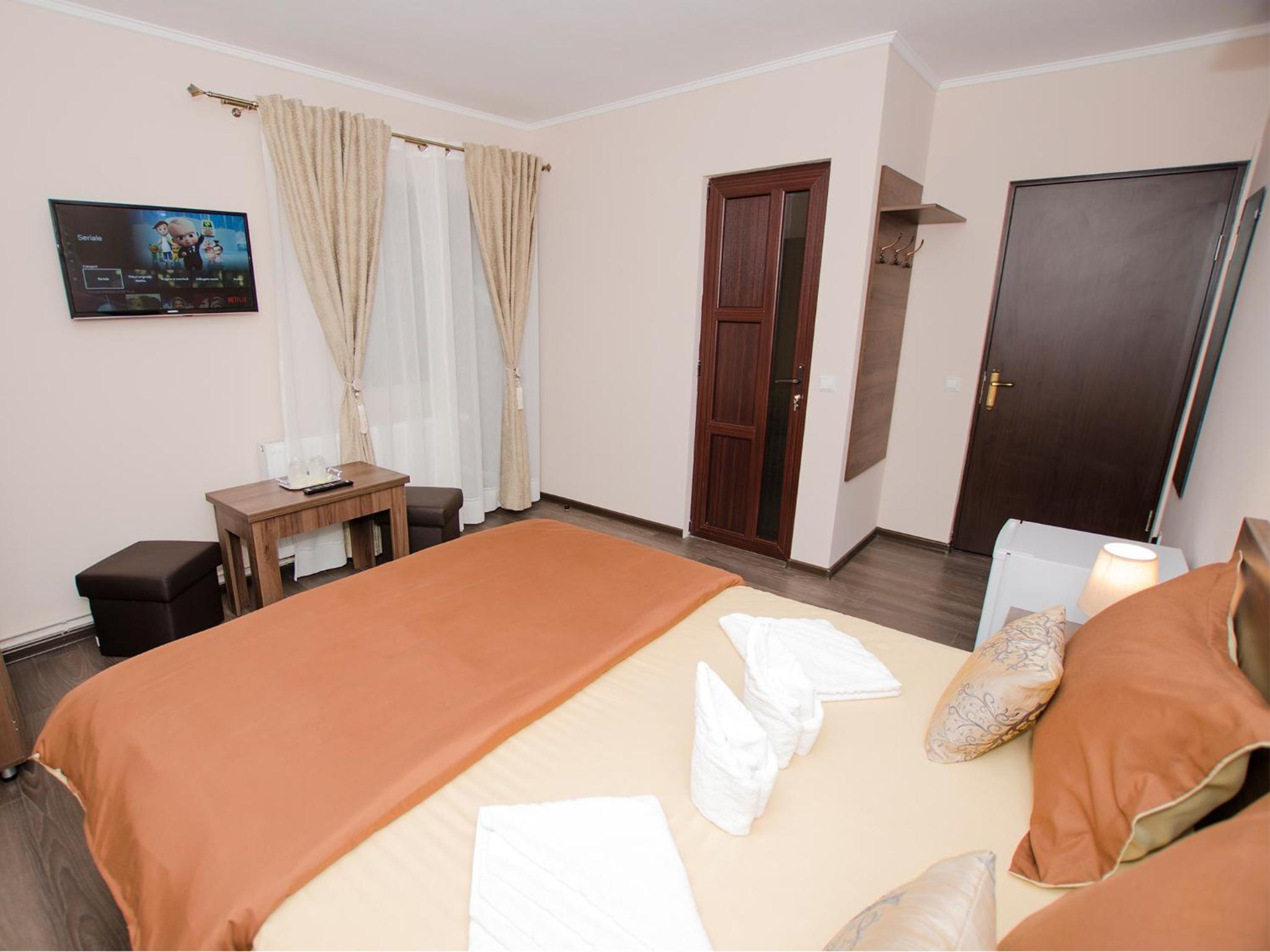 Double Room with Mountain View - Photo 16