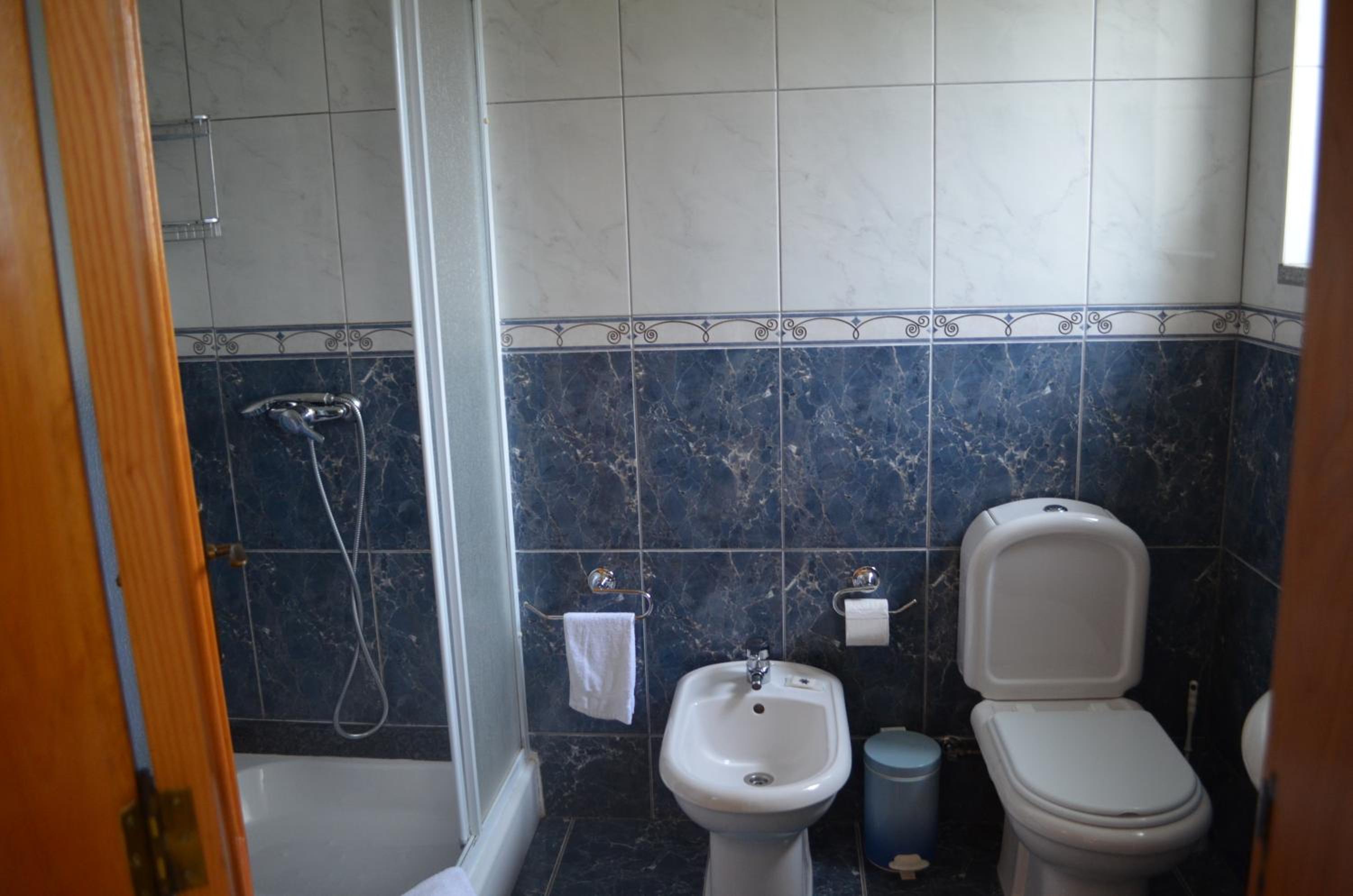Deluxe Room (2 Adults + 1 Child) photo 3