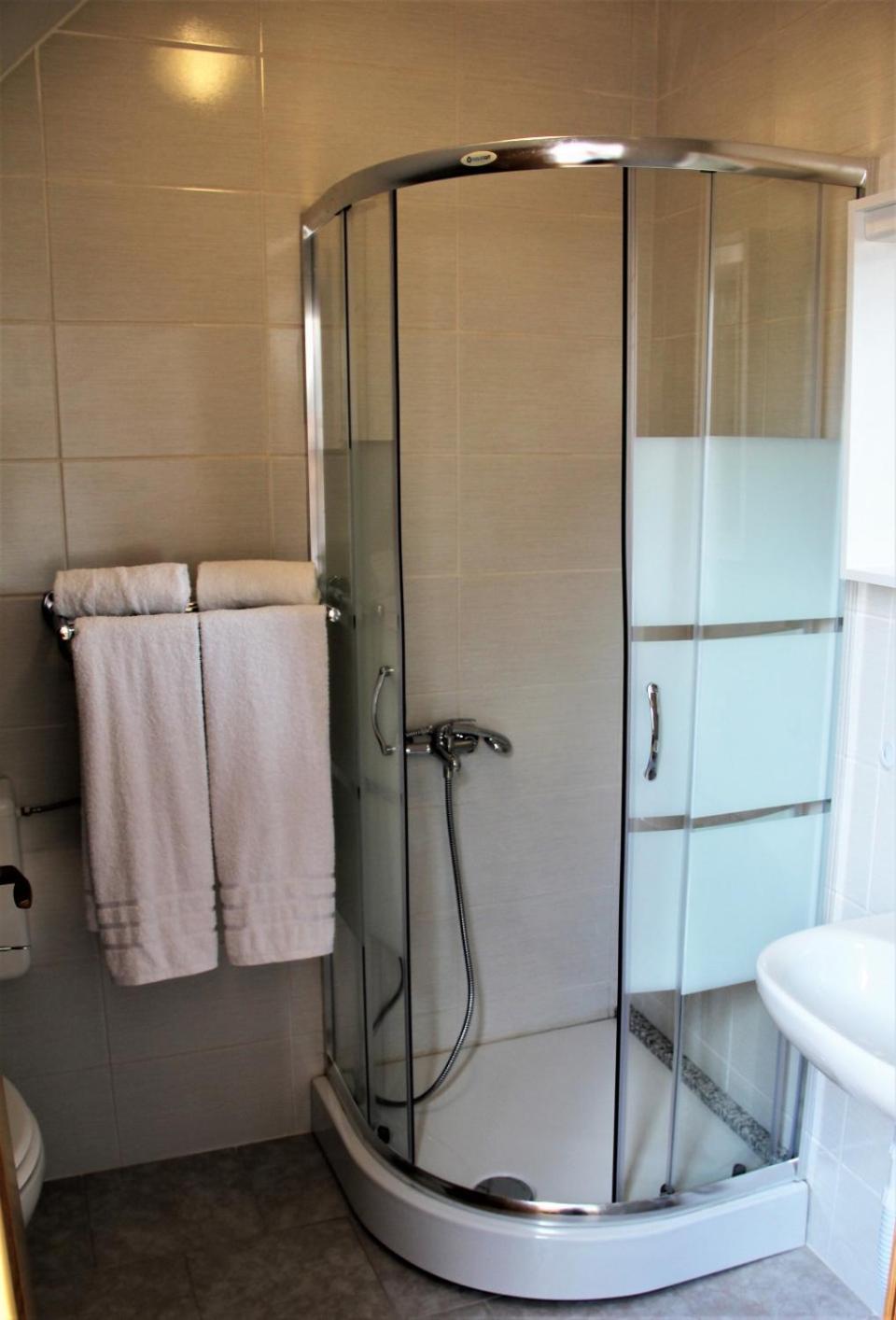 Triple Room with Private Bathroom photo 3