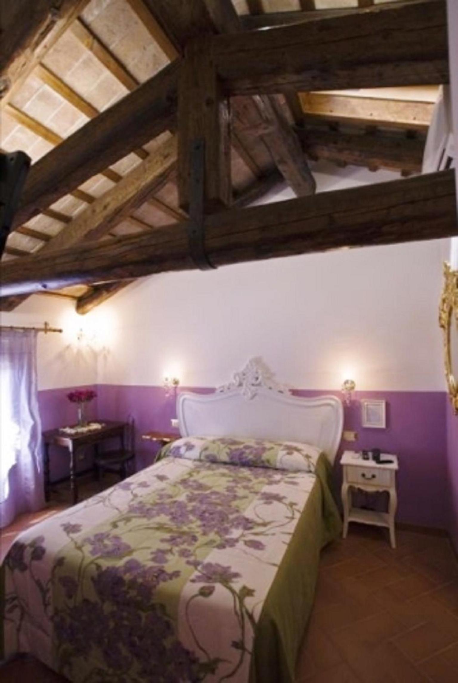 Classic Double or Twin Room - Photo 11