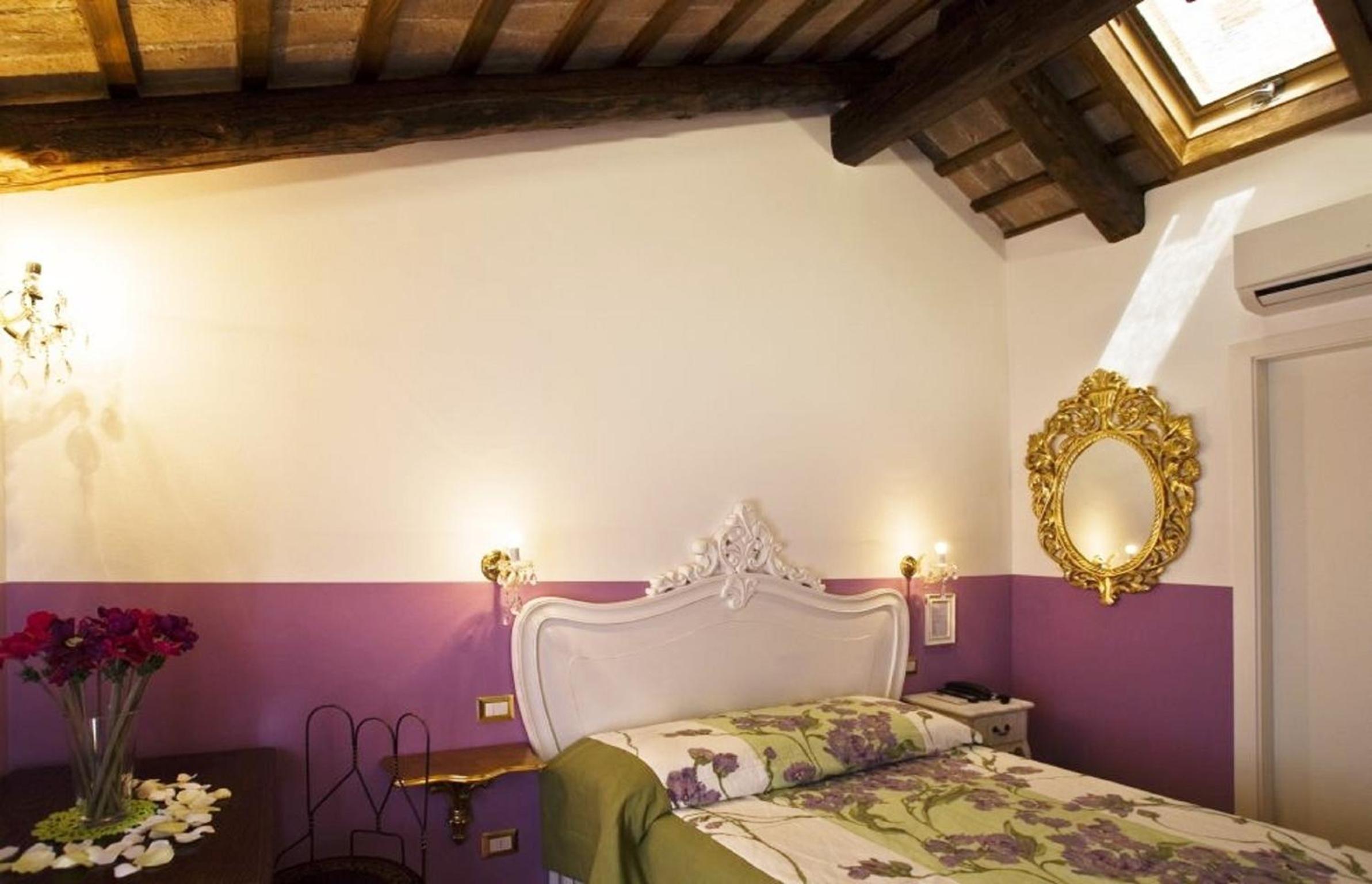 Classic Double or Twin Room - Photo 12