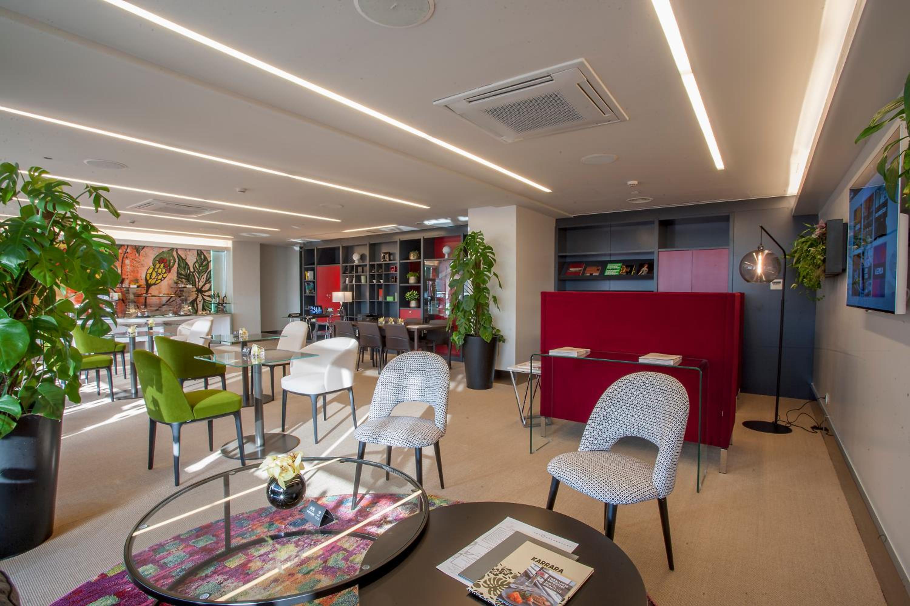 Suite Ejecutiva con acceso al Salón Ejecutivo Suite Ejecutiva con acceso al Salón Ejecutivo
