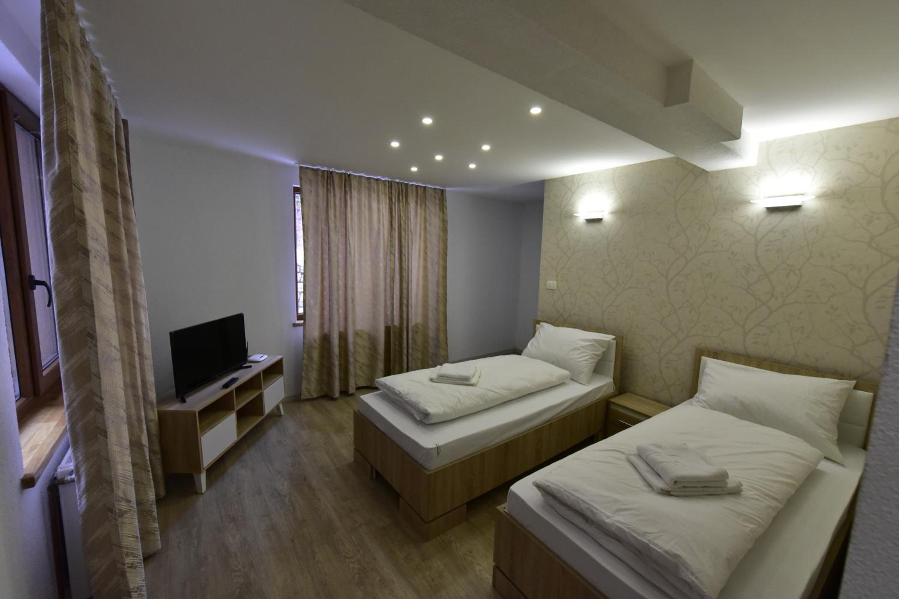 Apartment with Mountain View - Photo 1