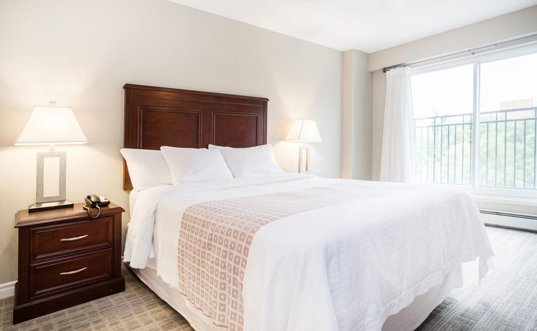 One-Bedroom with Queen, Separate Office Suite