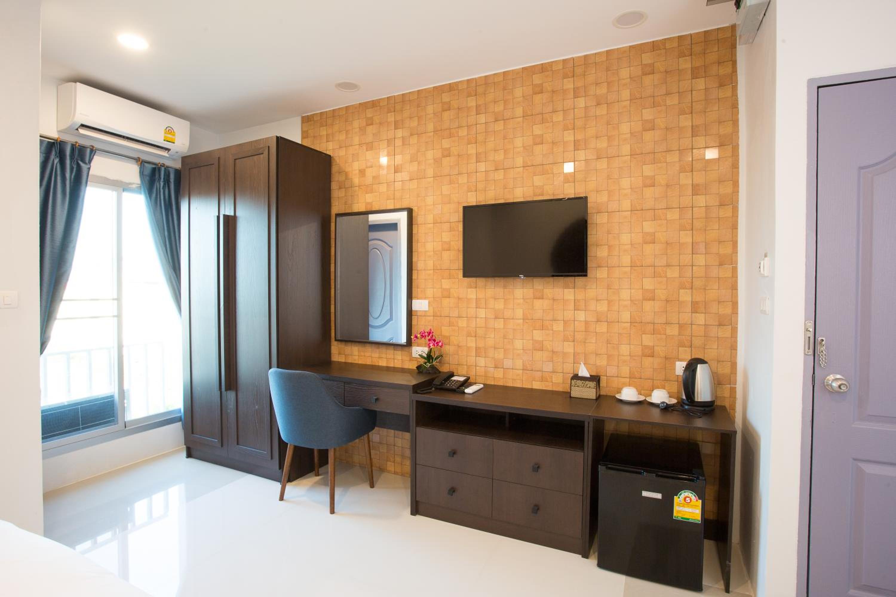 Deluxe King Room photo 1