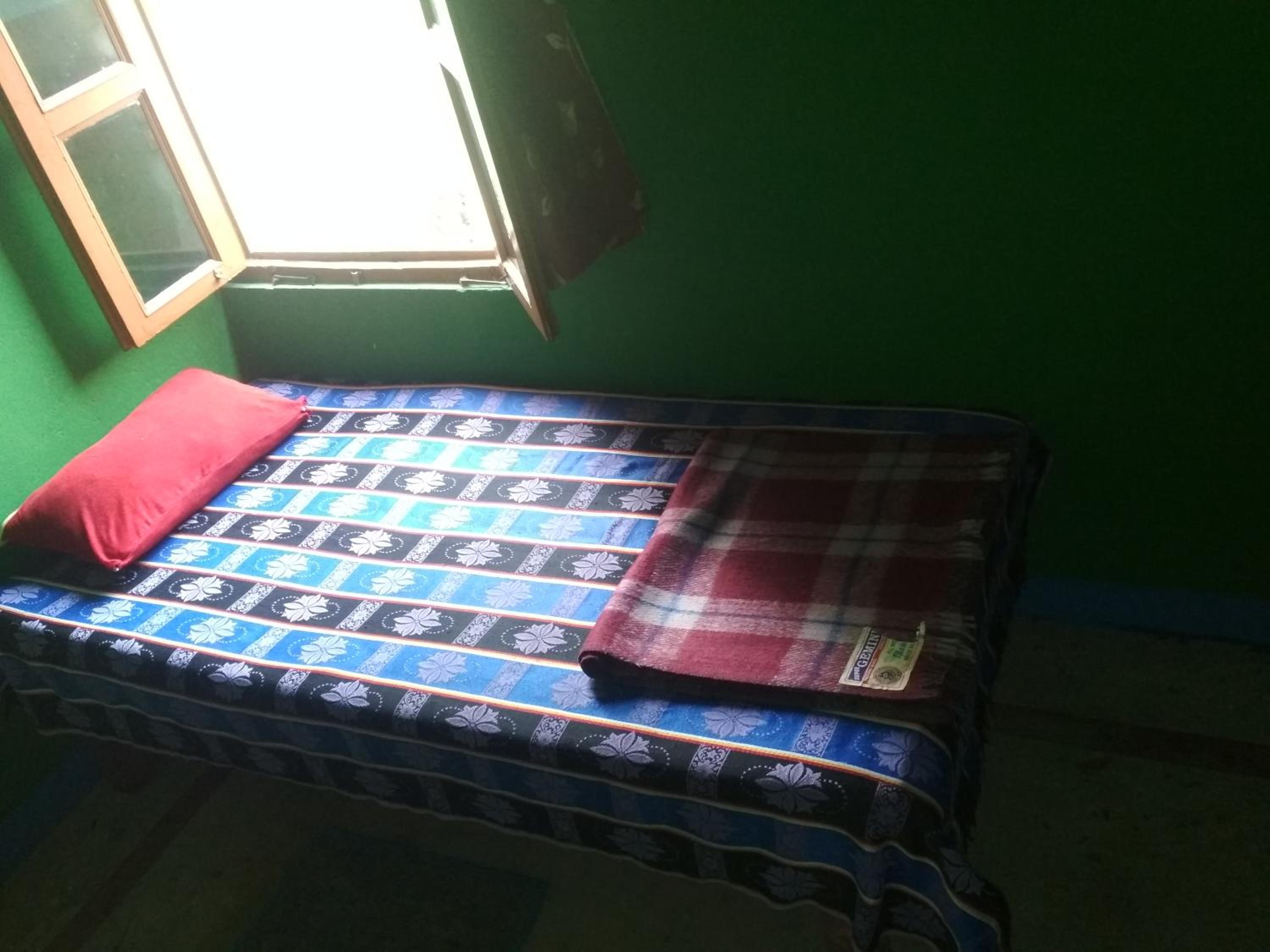 Single Room with Shared Toilet