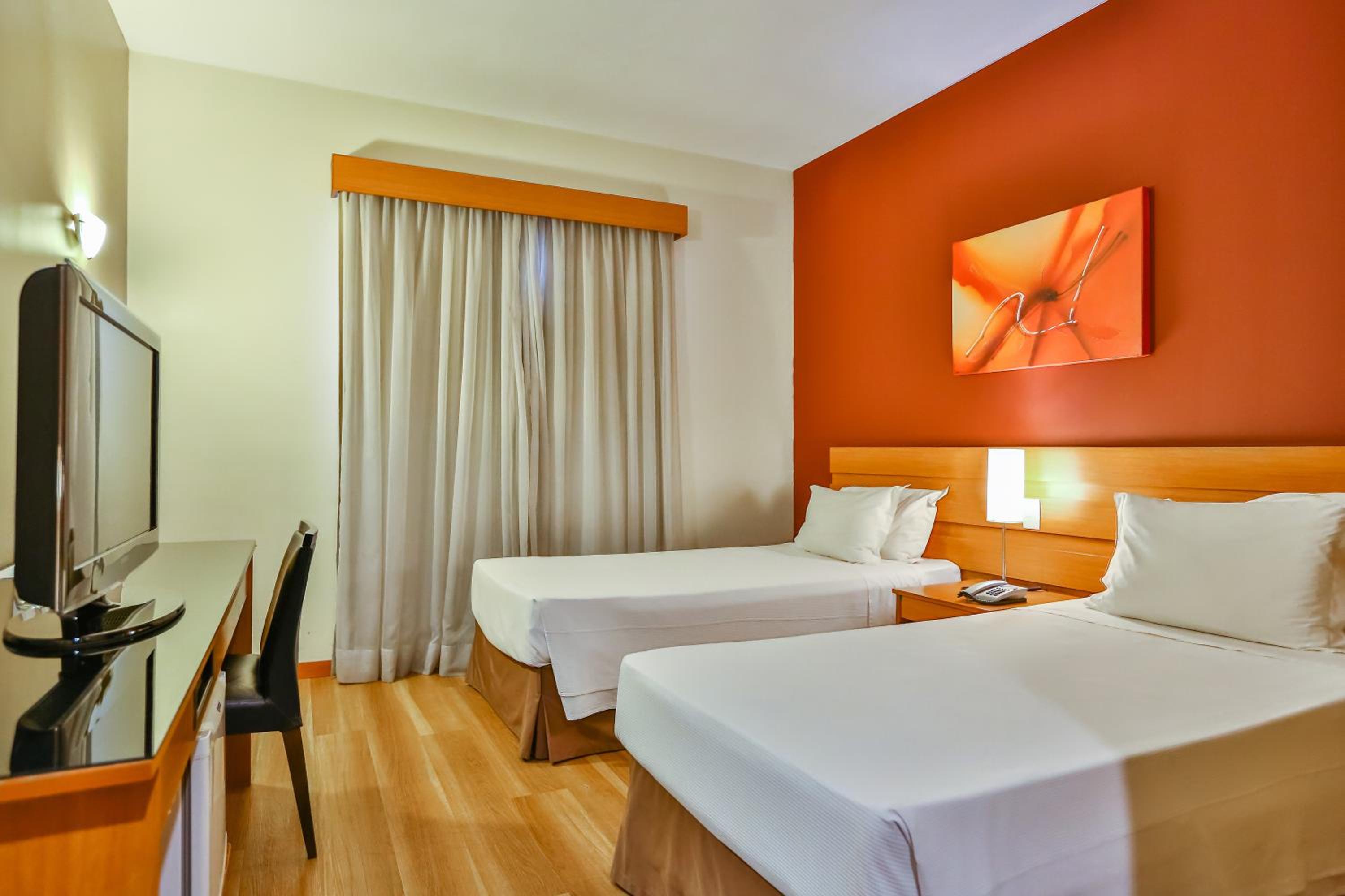 Standard Twin Room - Photo 2