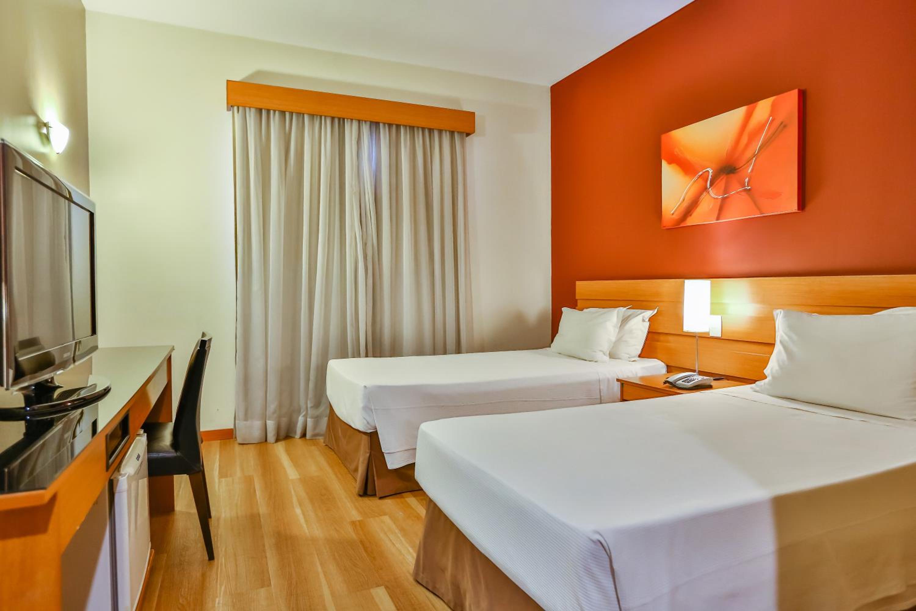 Standard Twin Room - Photo 3