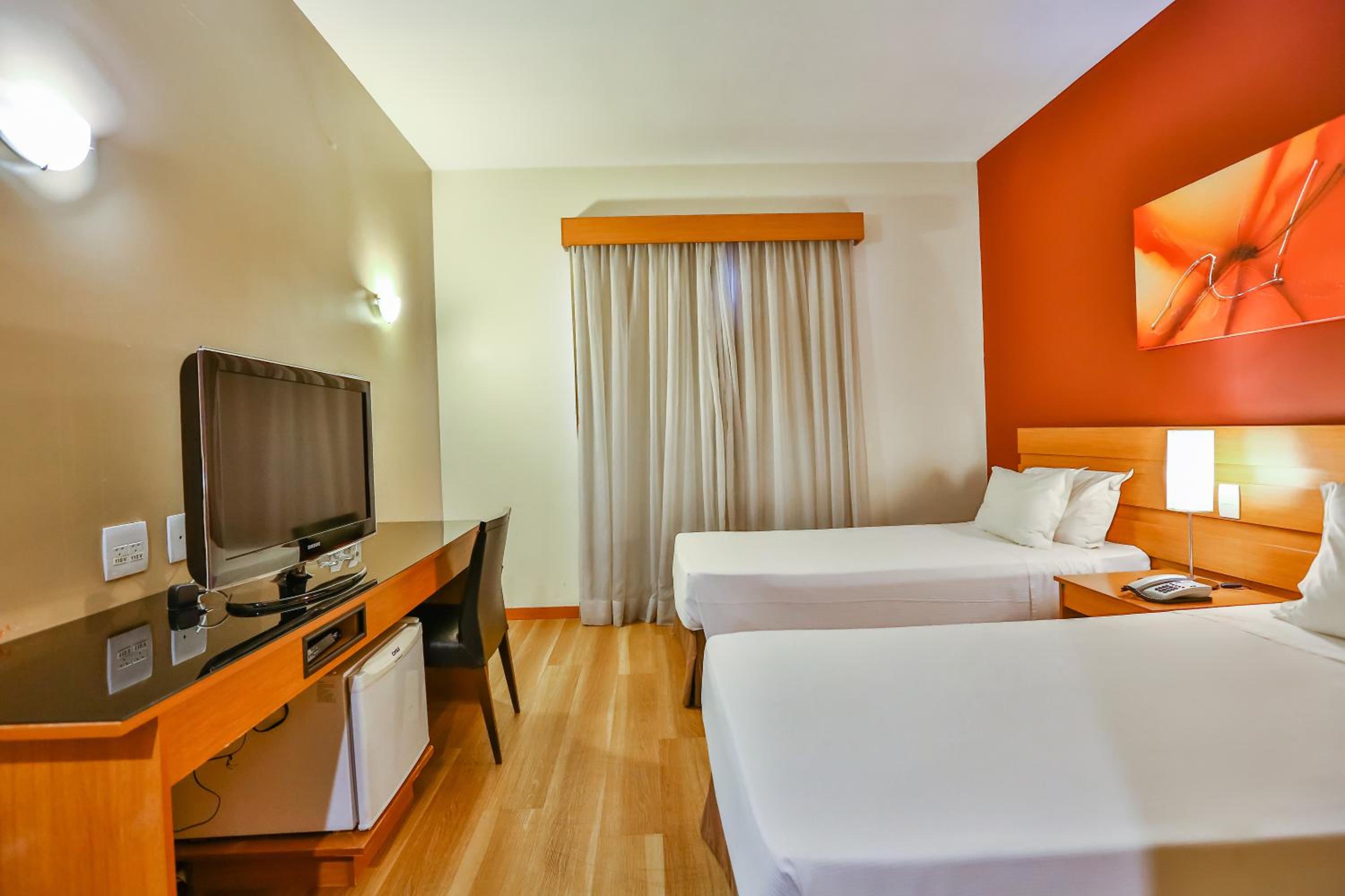 Standard Twin Room - Photo 1