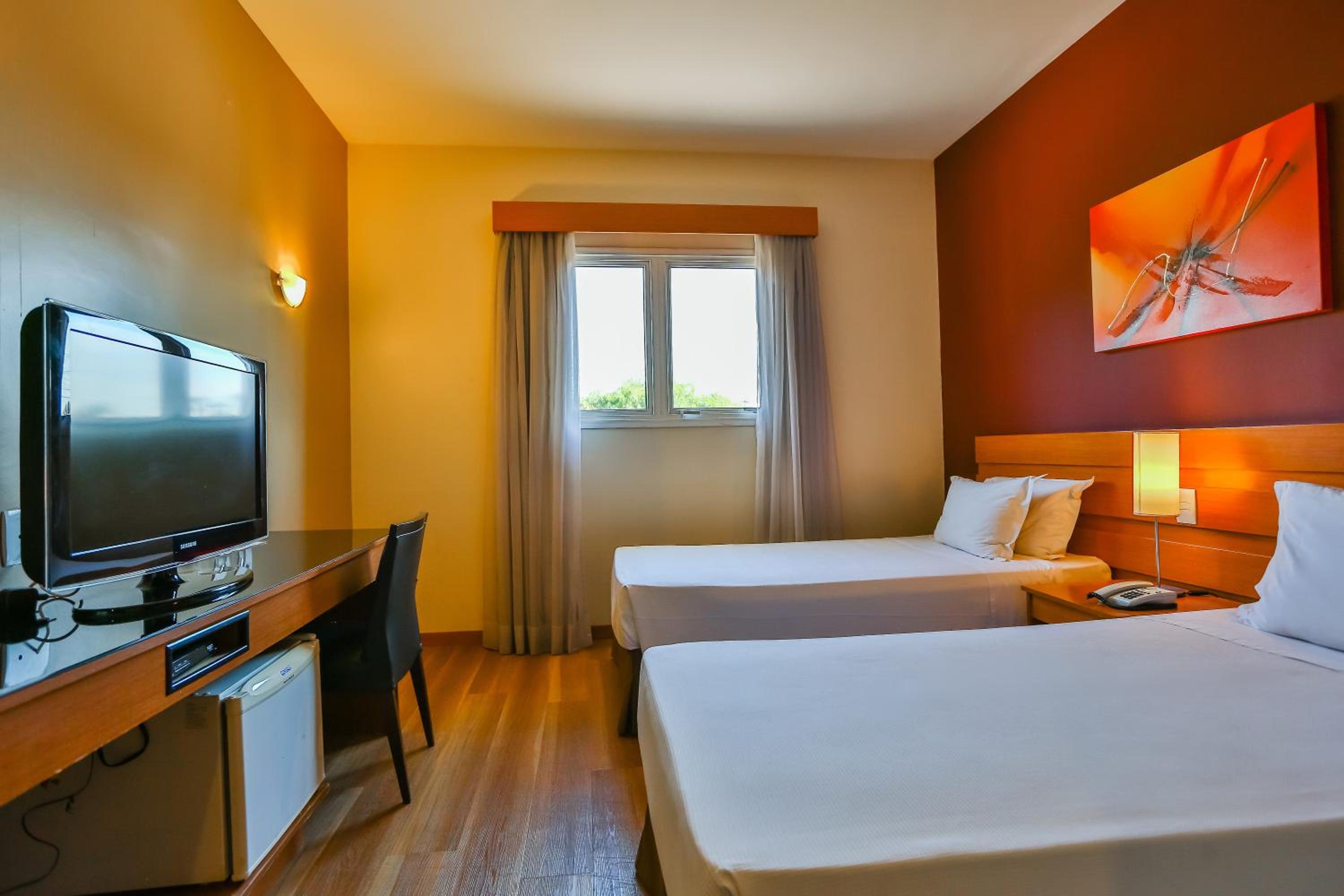 Standard Twin Room - Photo 5