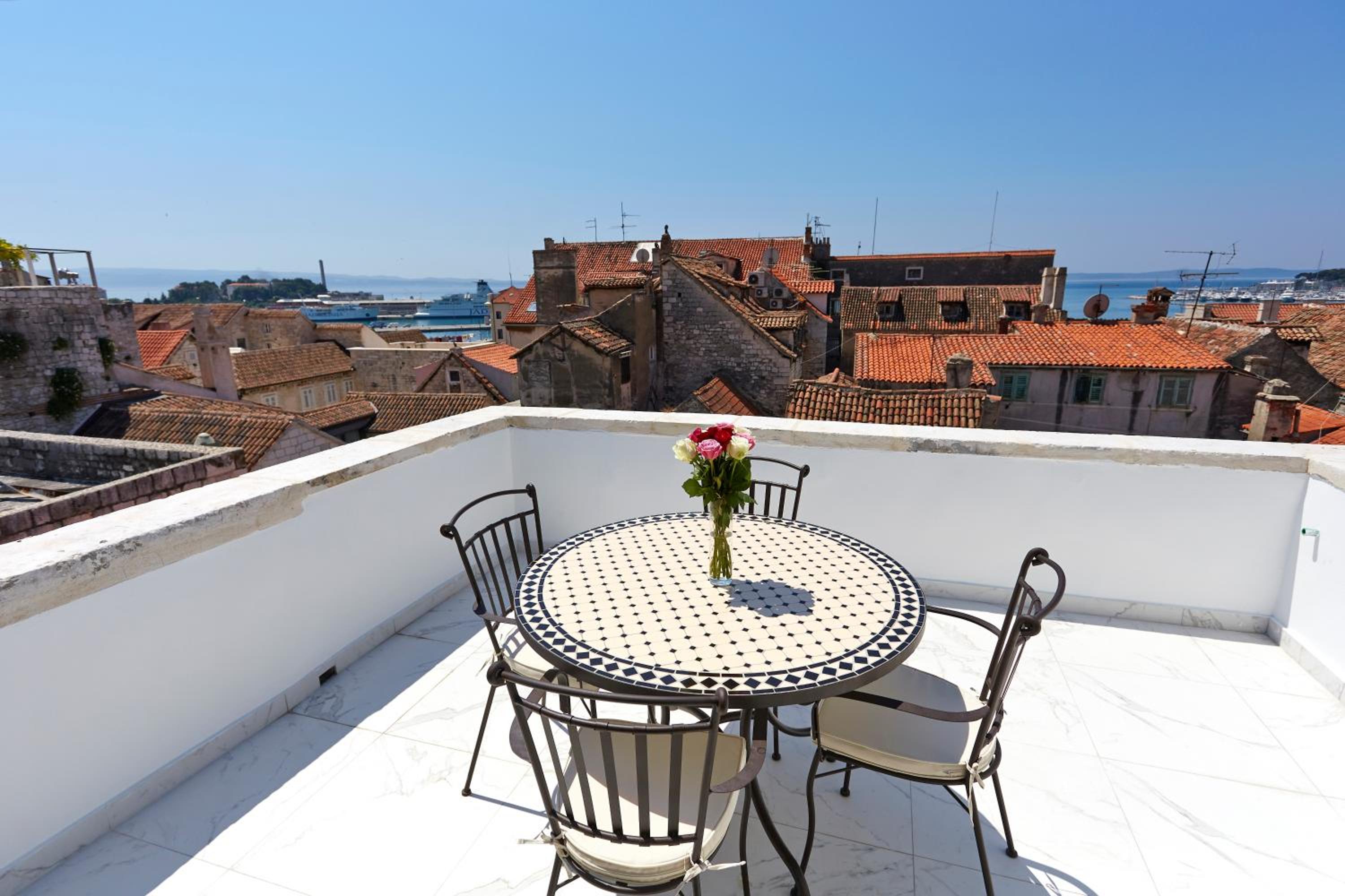 Deluxe Family Room With Balcony And Sea View