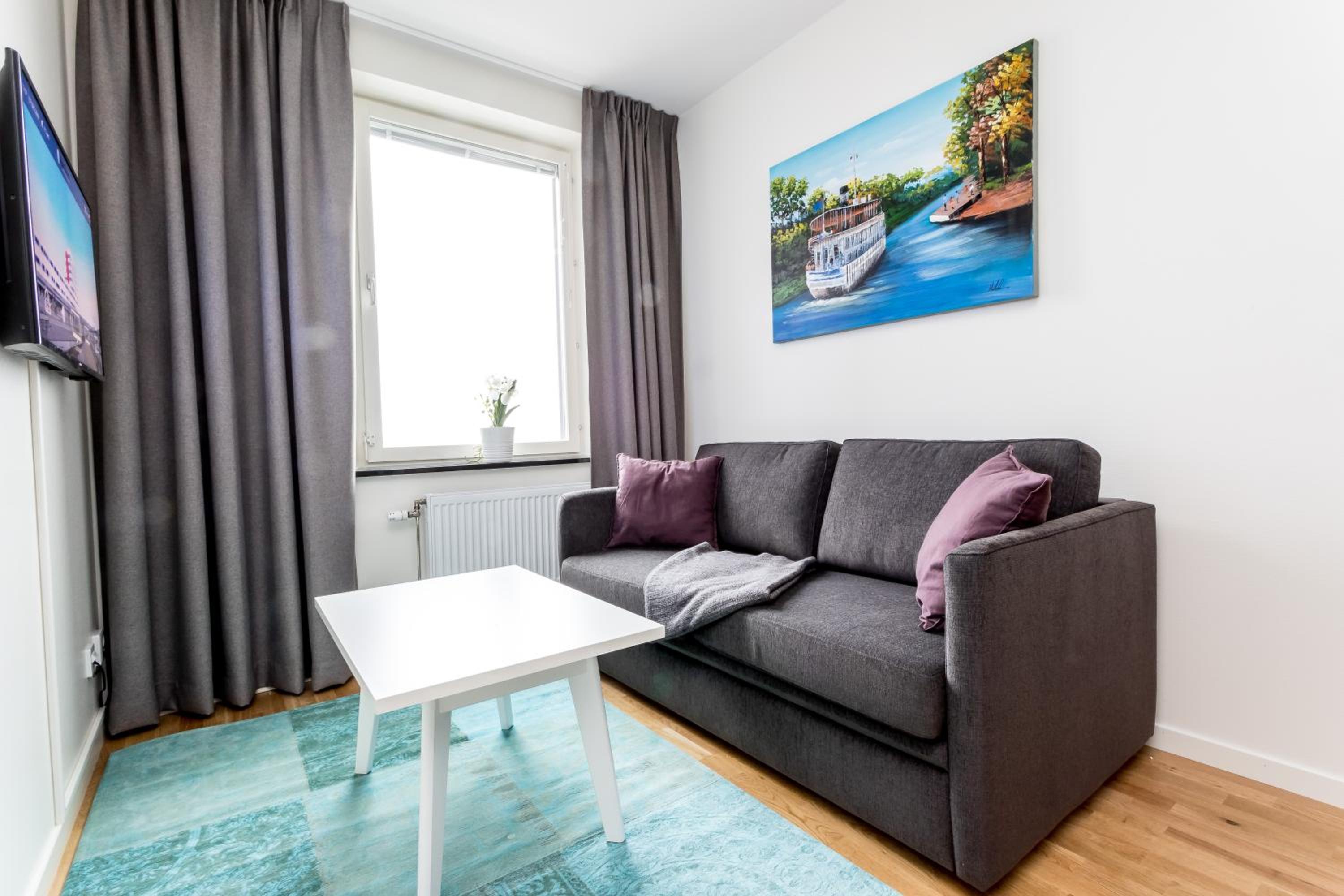 Small One-Bedroom Apartment photo 3